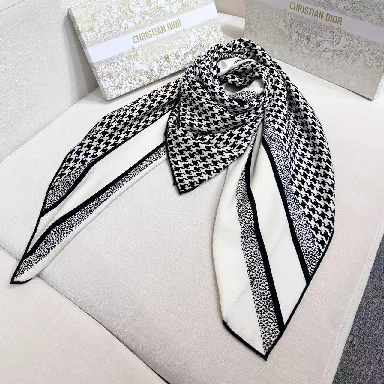 Платки Christian Dior 18627201