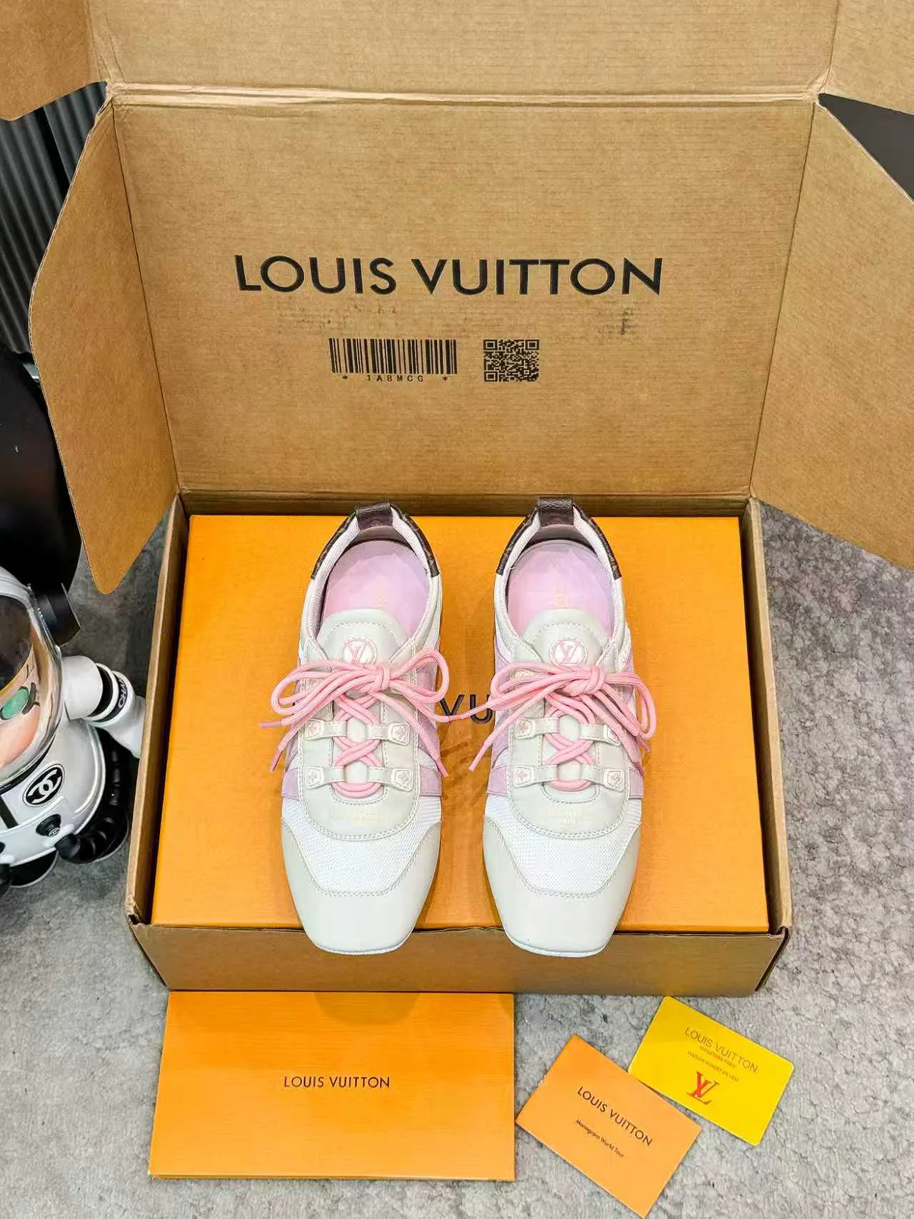 Кроссовки Женские Louis Vuitton 19043345