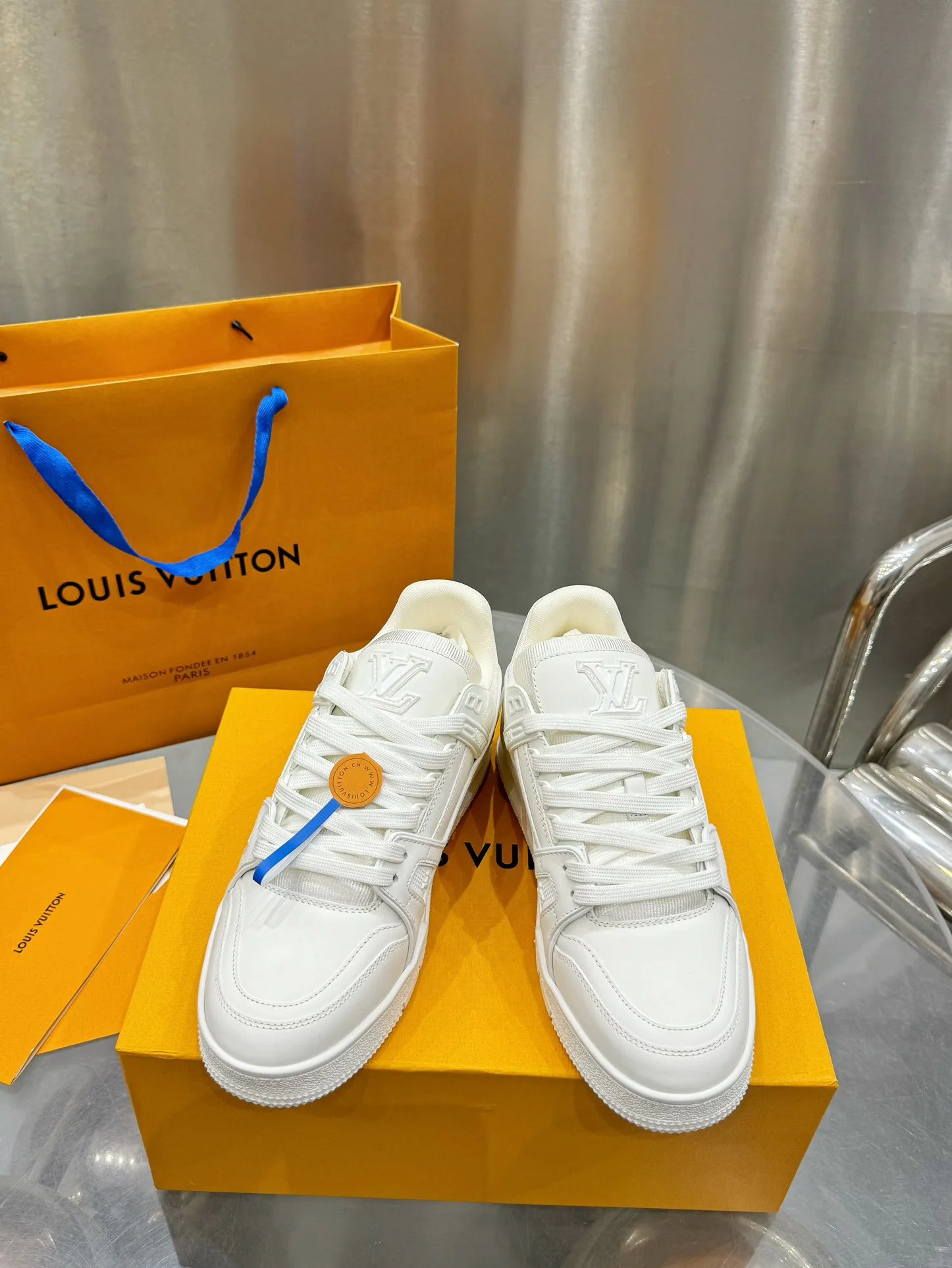 Кроссовки Женские Louis Vuitton 19073358