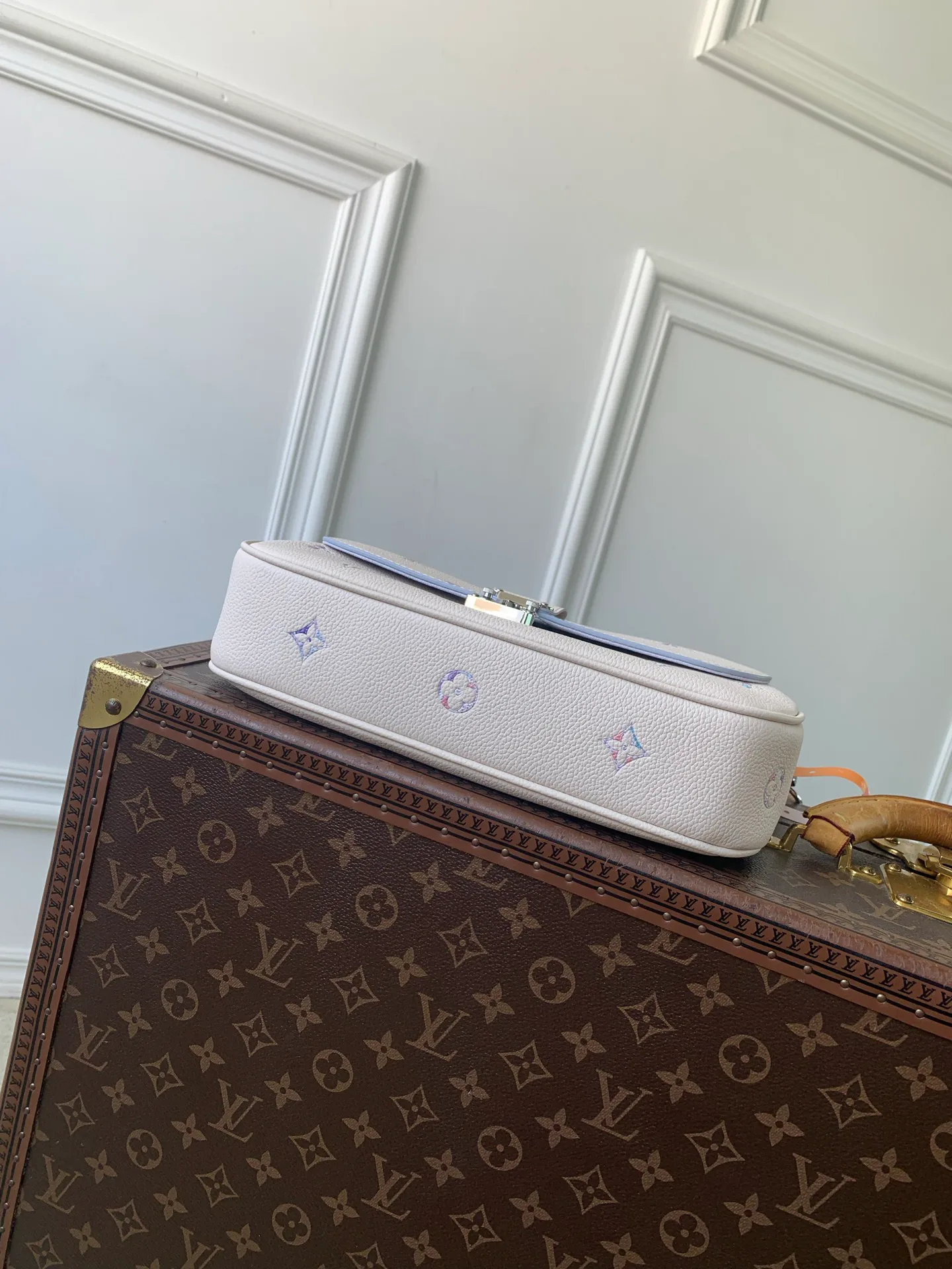 Классические Сумки Женские Louis Vuitton 18147480