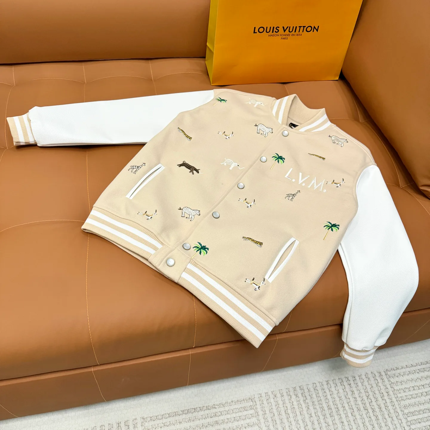 Куртки И Пуховики Женские Louis Vuitton 2162256