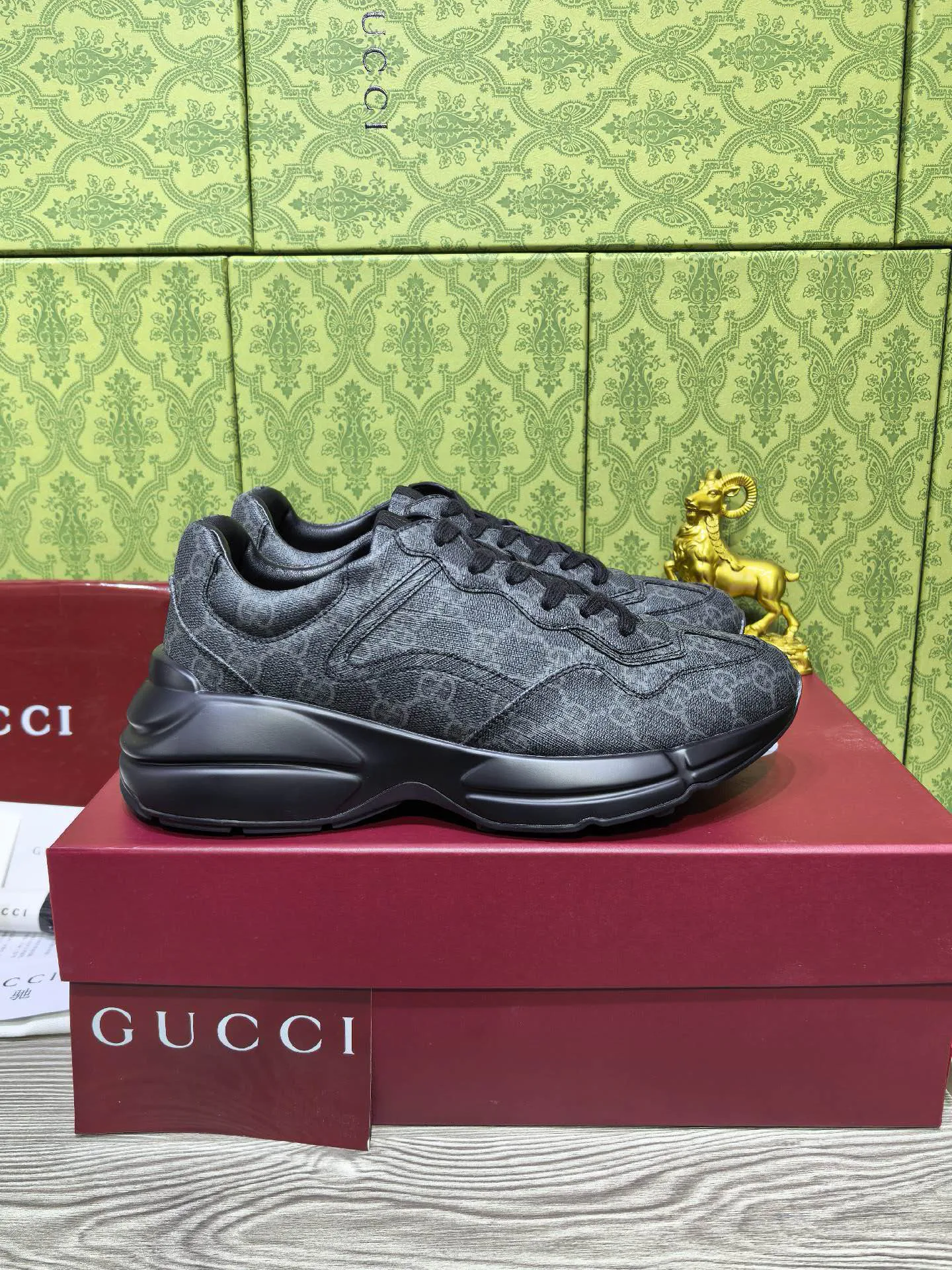 Кроссовки Женские Gucci 18039949