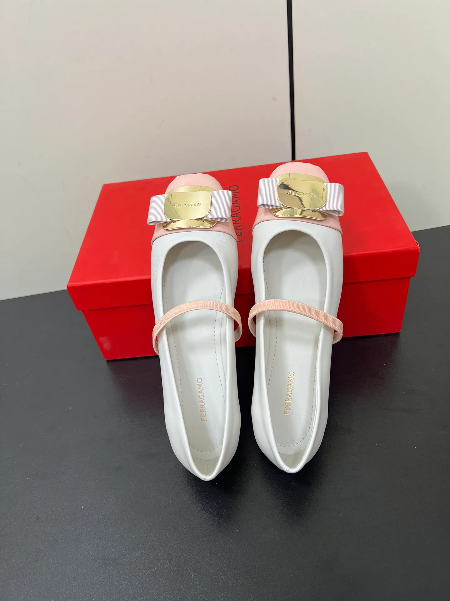 Балетки Женские Salvatore Ferragamo 578343