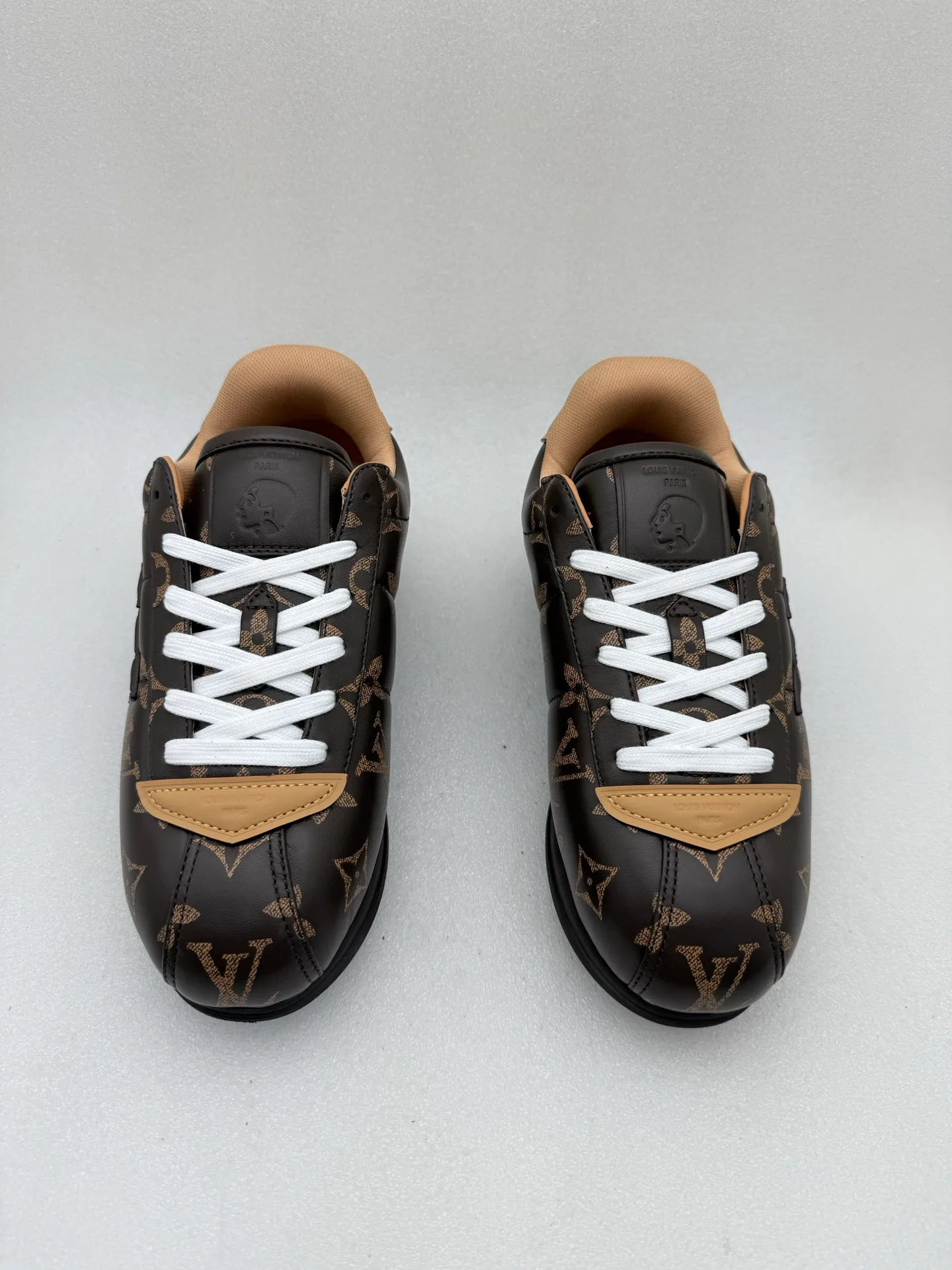 Кроссовки Женские Louis Vuitton 11437874