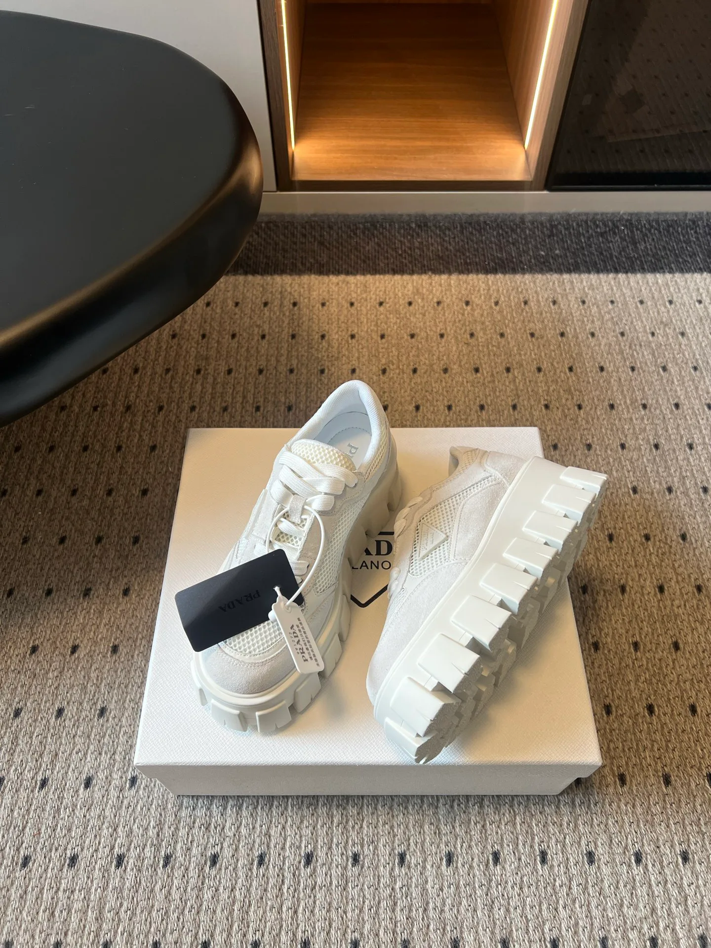 Кроссовки Женские Prada 17961572