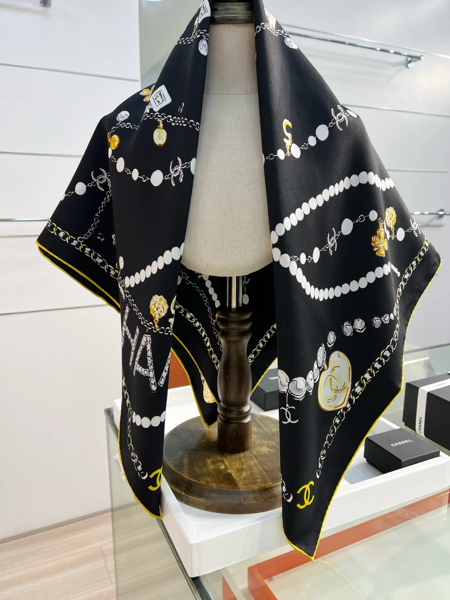 Платки Chanel 11616363