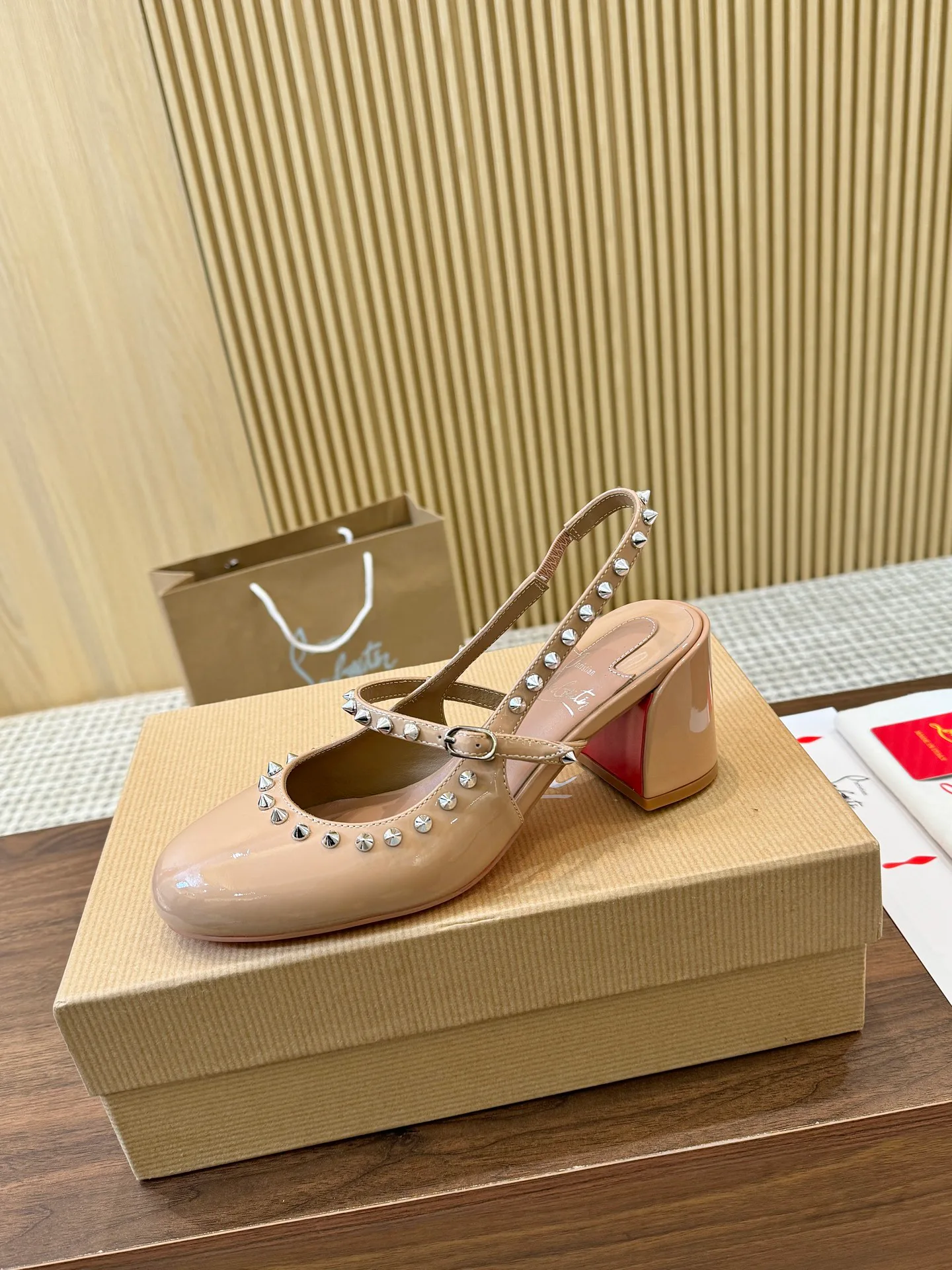 Туфли Женские Christian Louboutin 9737255