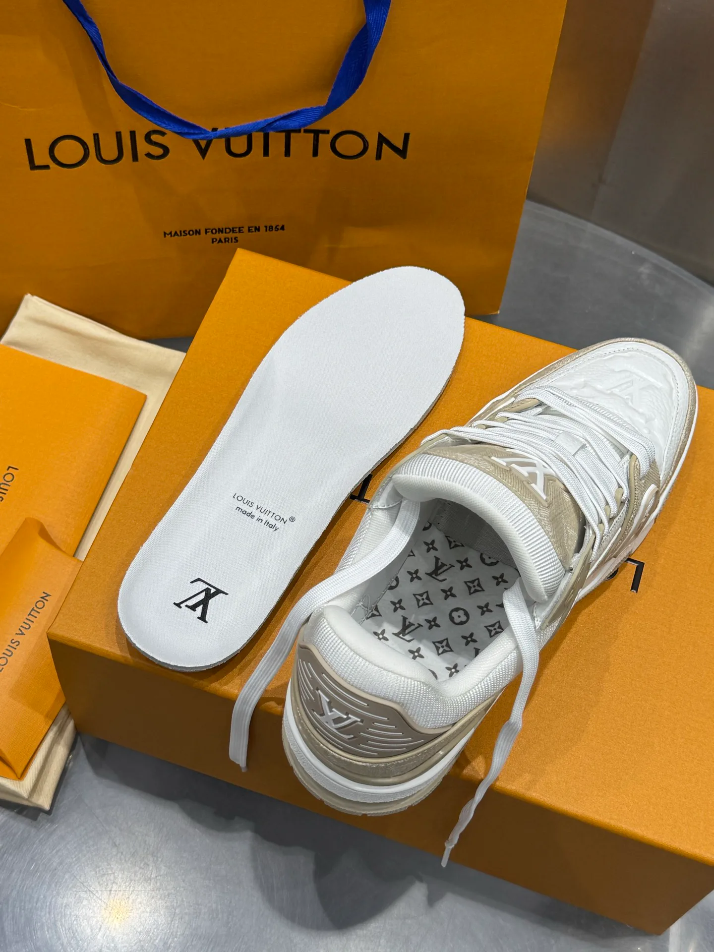 Кроссовки Женские Louis Vuitton 19073344