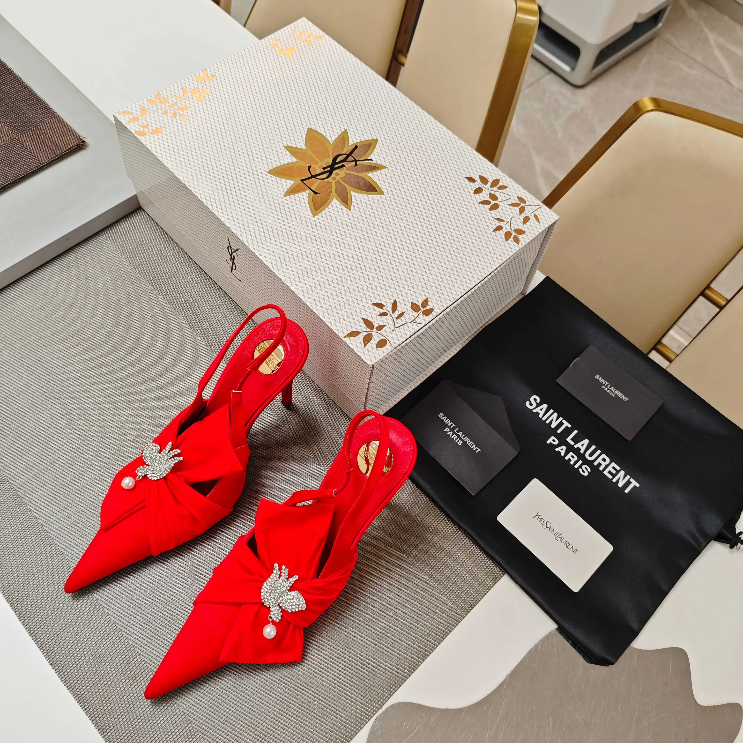 Босоножки Женские Saint Laurent 11490778