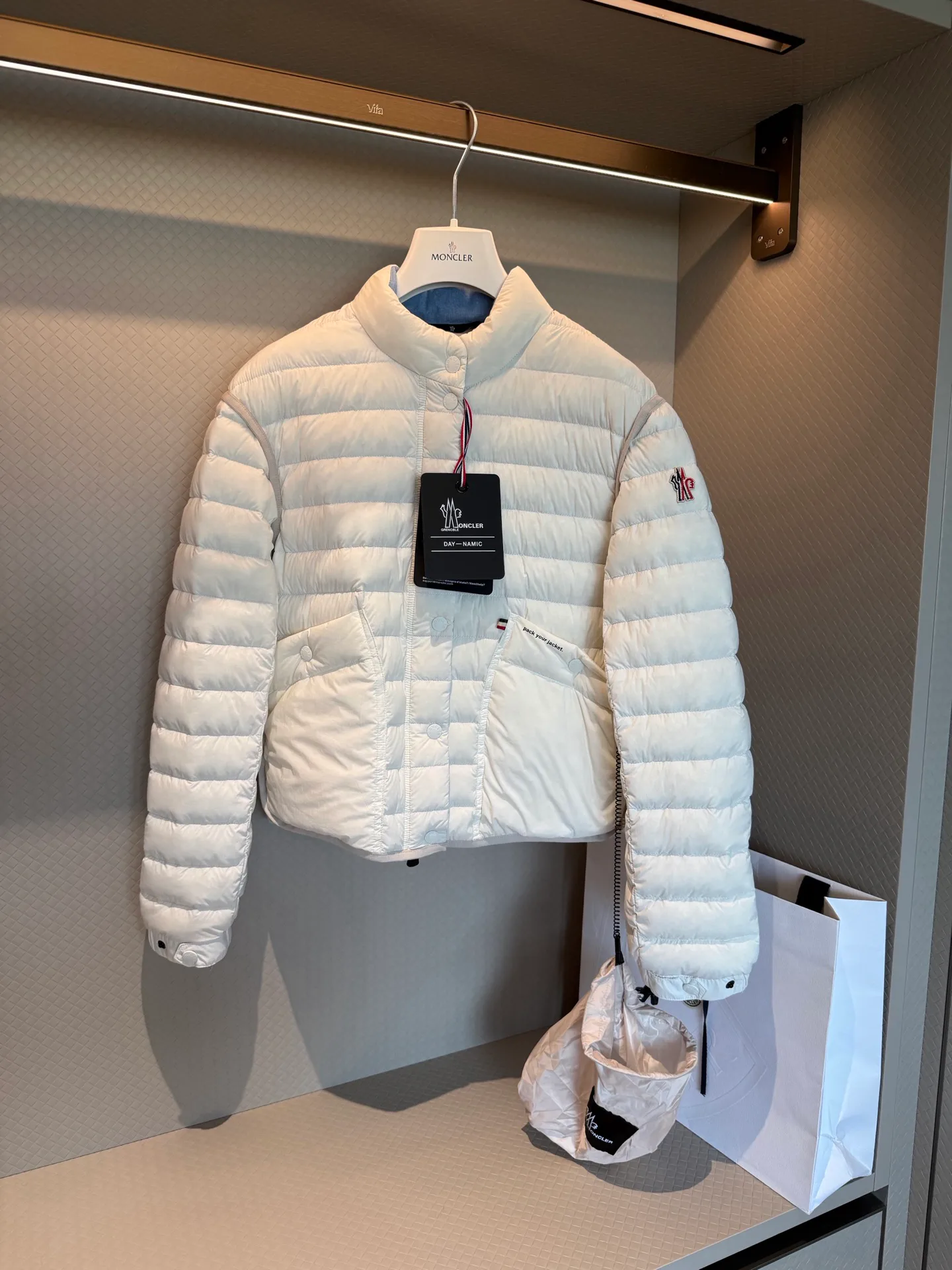 Куртки И Пуховики Женские Moncler 18391928
