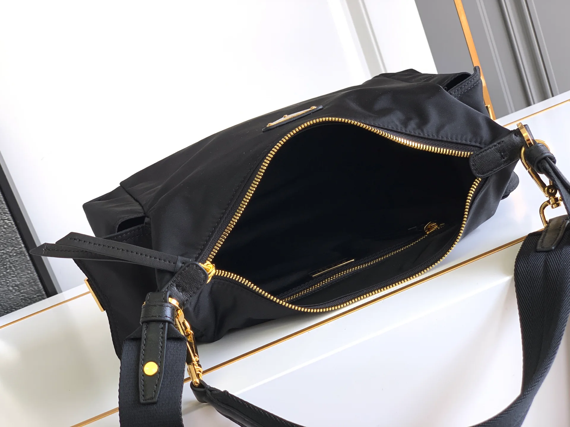 Классические Сумки Женские Prada 13368493