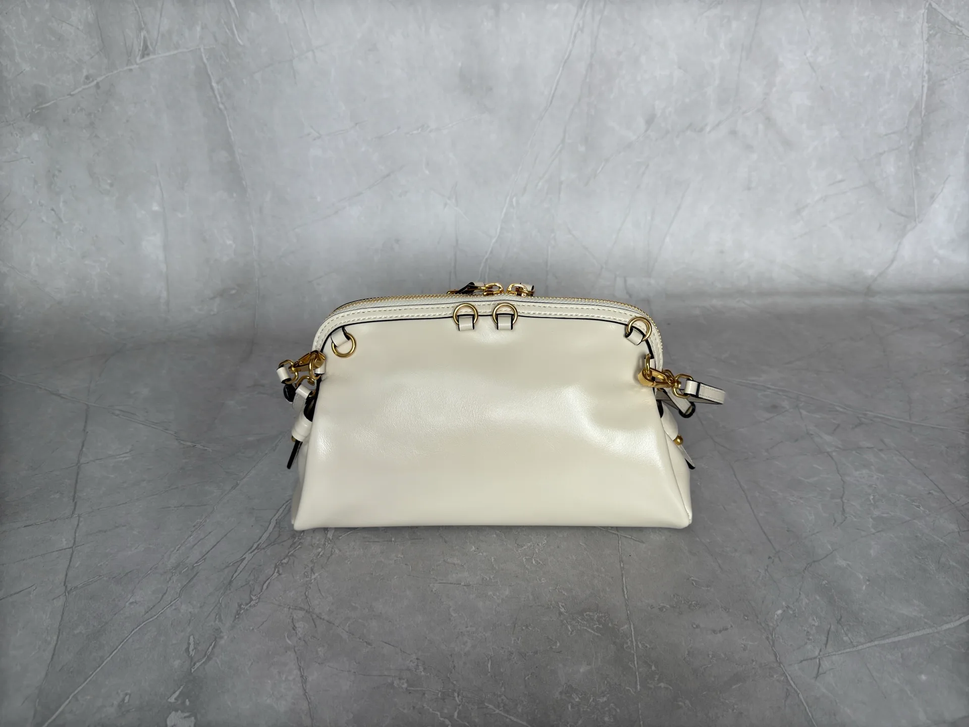Классические Сумки Женские Miu Miu 13330342