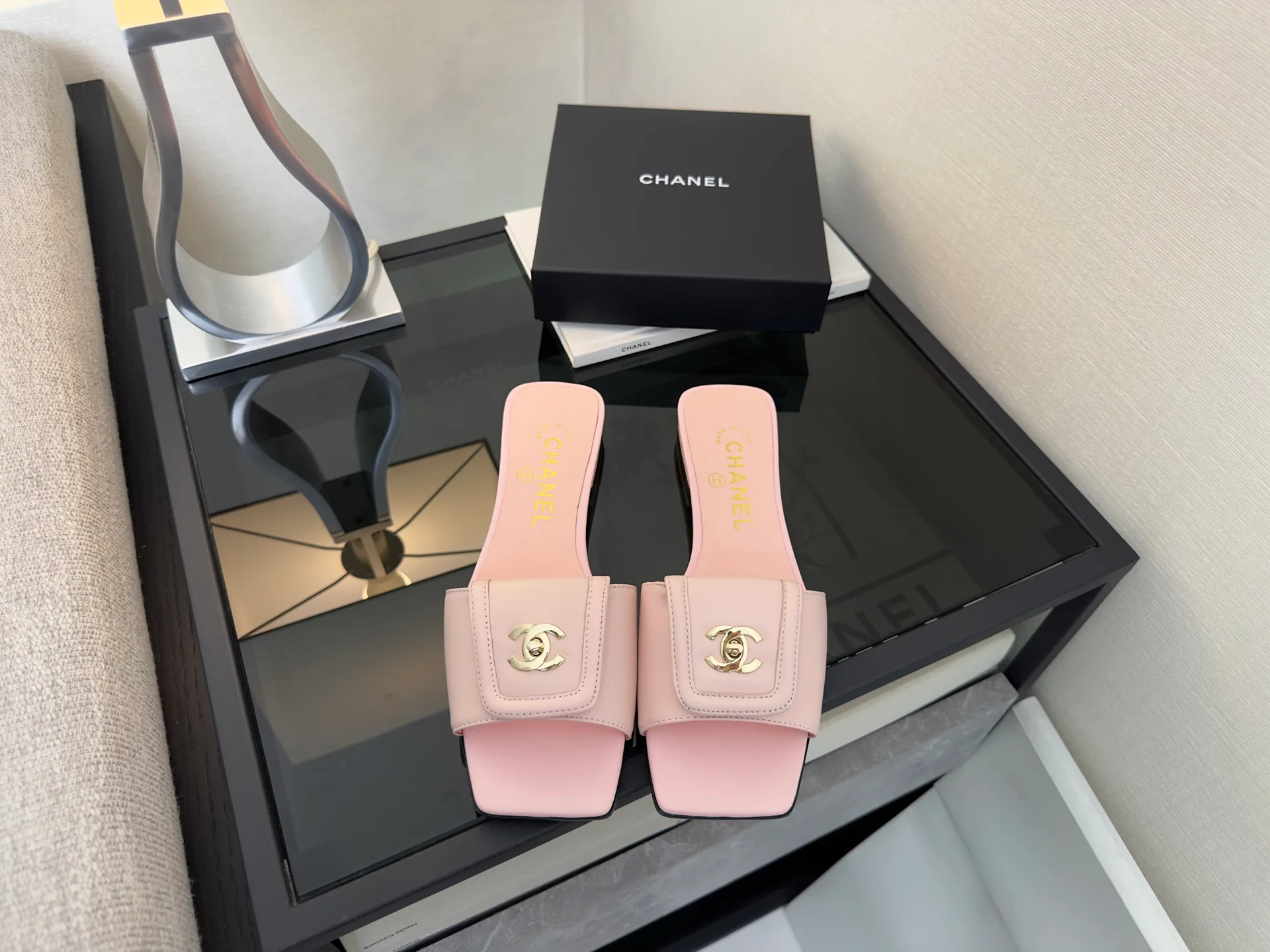 Шлепанцы Женские Chanel 12139132