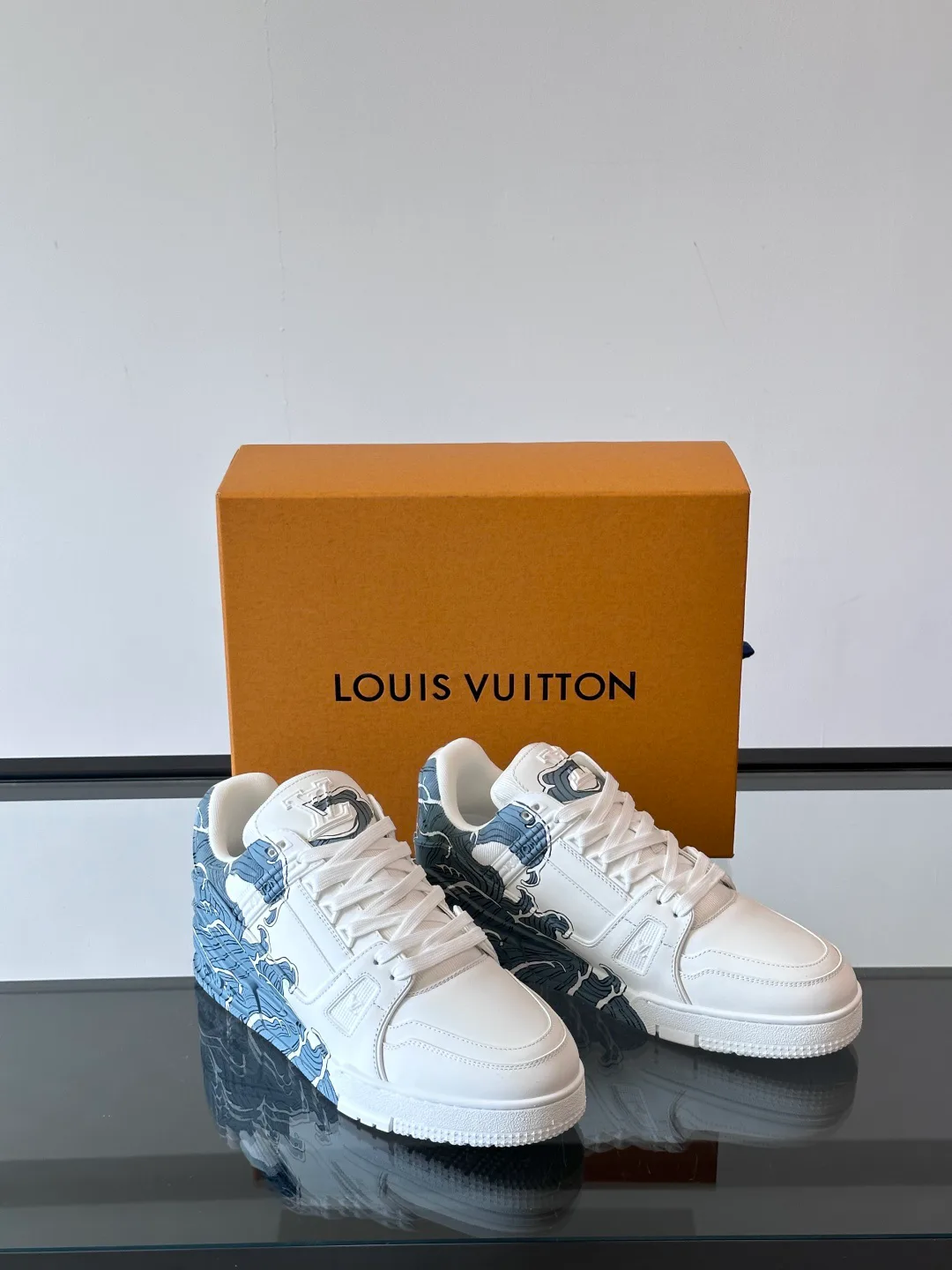 Кроссовки Женские Louis Vuitton 18321751