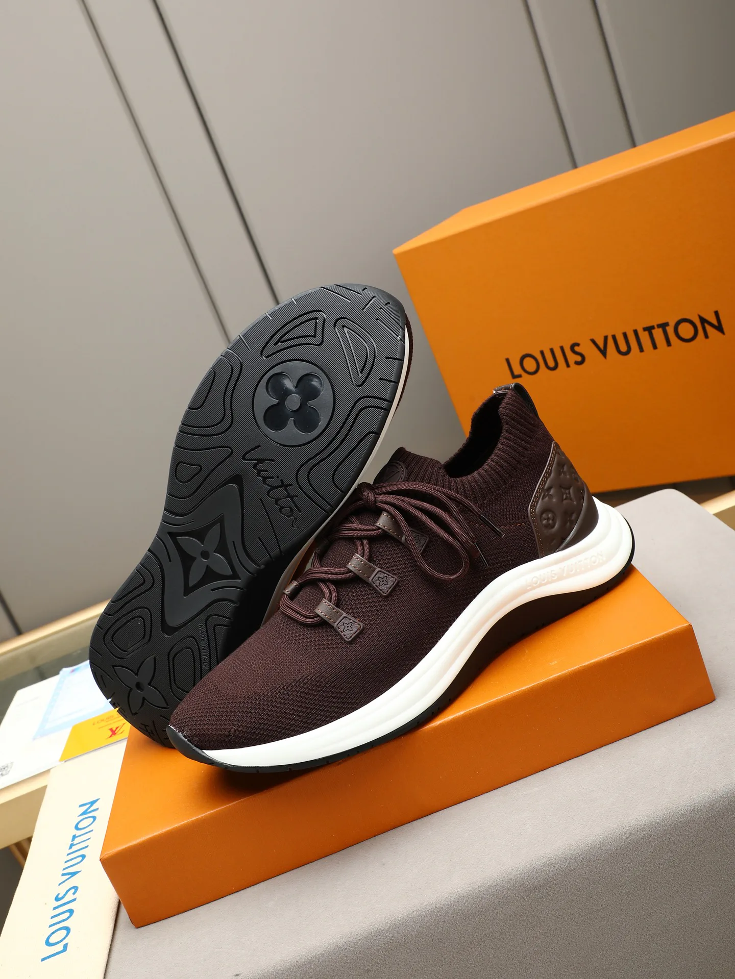 Кроссовки Женские Louis Vuitton 17947264