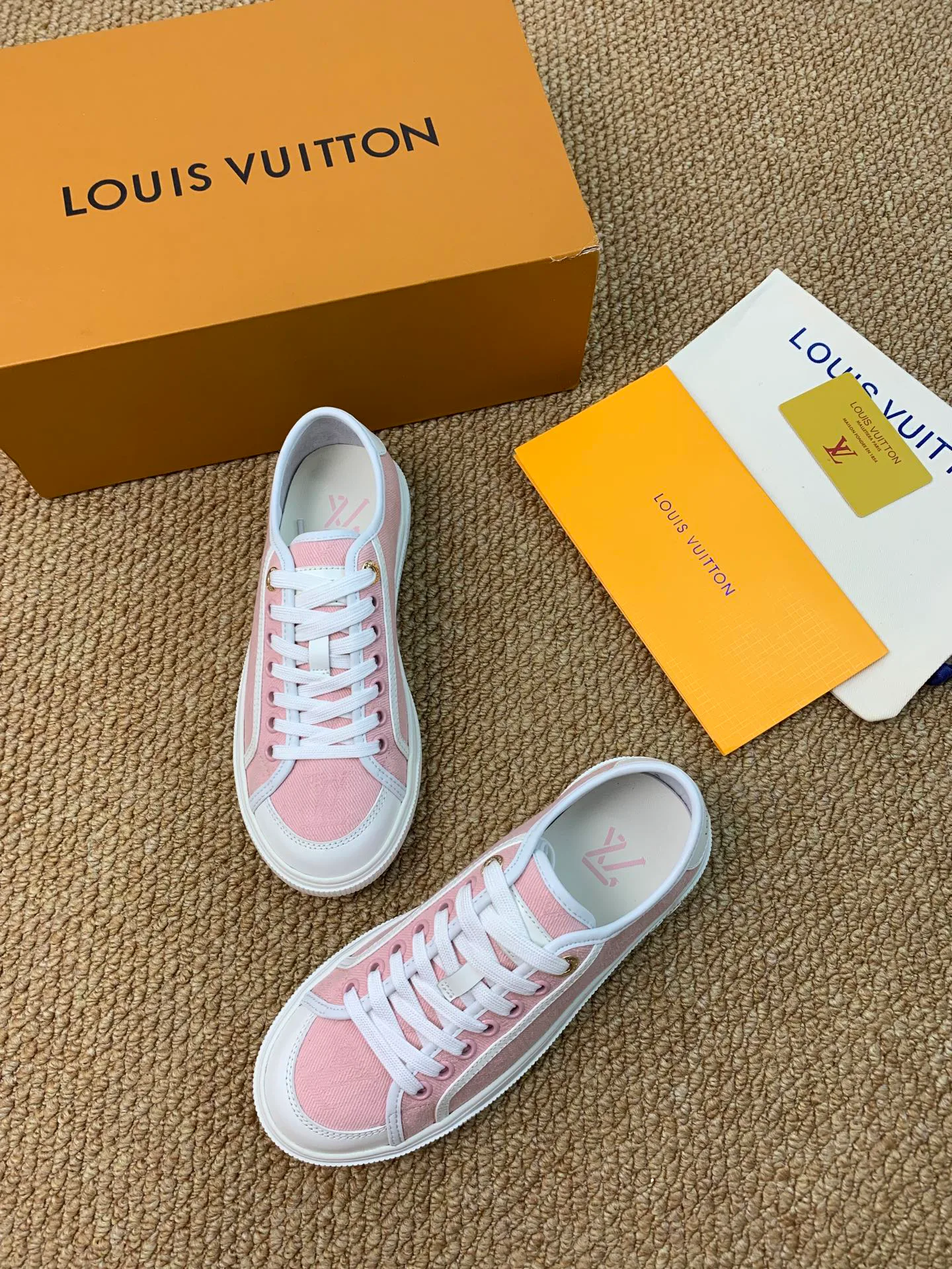 Кроссовки Женские Louis Vuitton 17545206