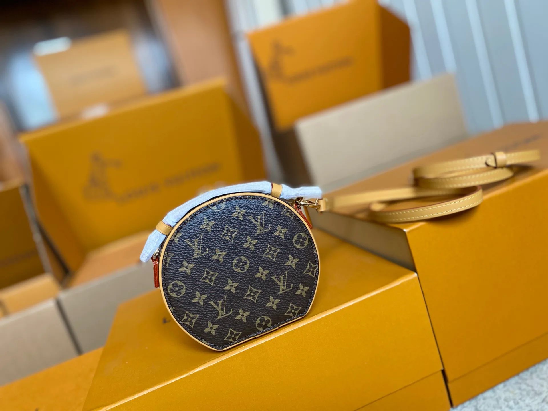 Сумки На Ремне Женские Louis Vuitton 20450