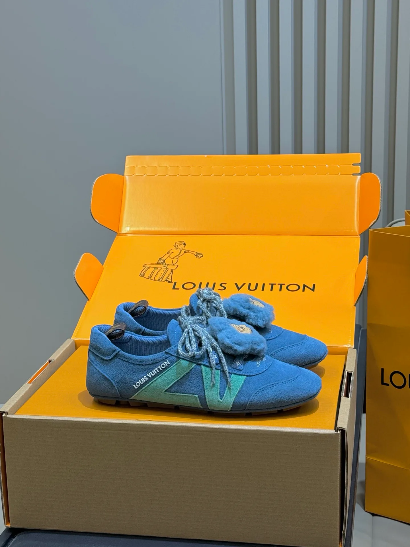 Кроссовки Женские Louis Vuitton 1130772