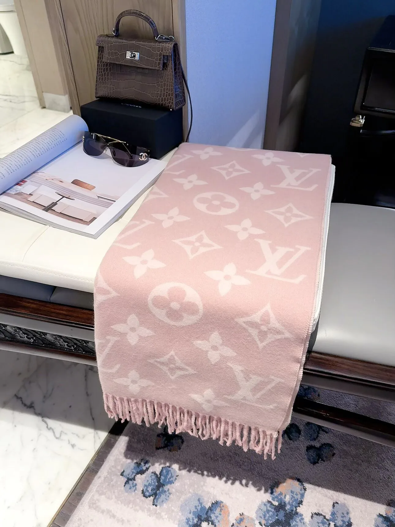 Шарфы Louis Vuitton 18322508