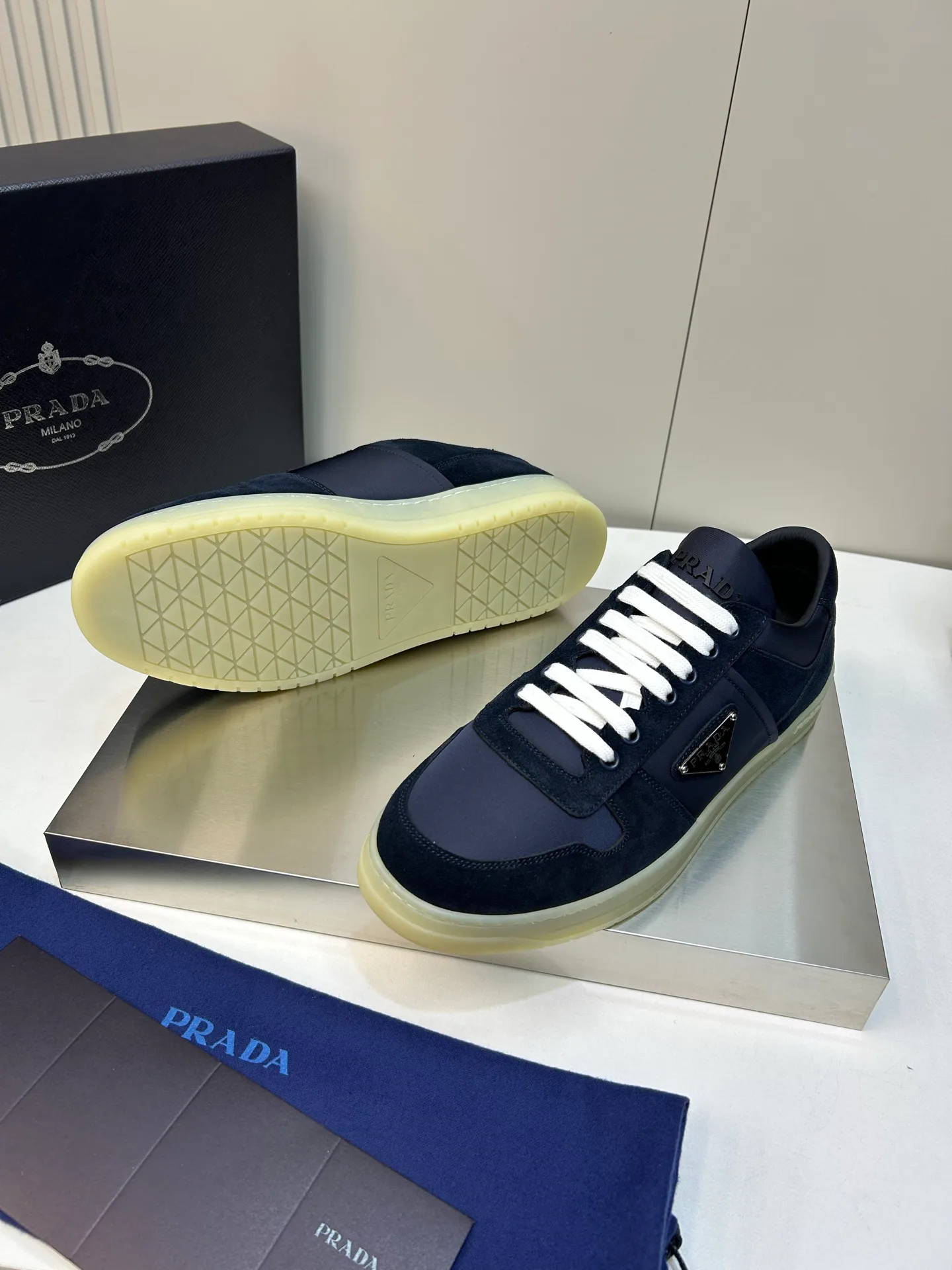 Кроссовки Мужские Prada 18267436
