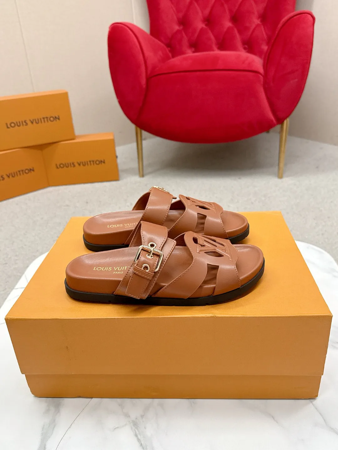 Шлепанцы Женские Louis Vuitton 18235691