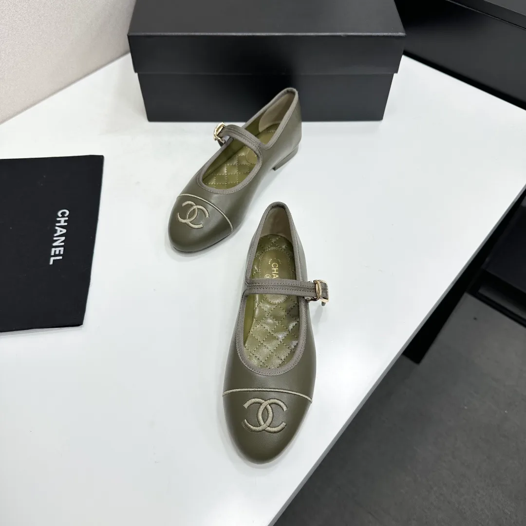 Туфли Женские Chanel 18083713