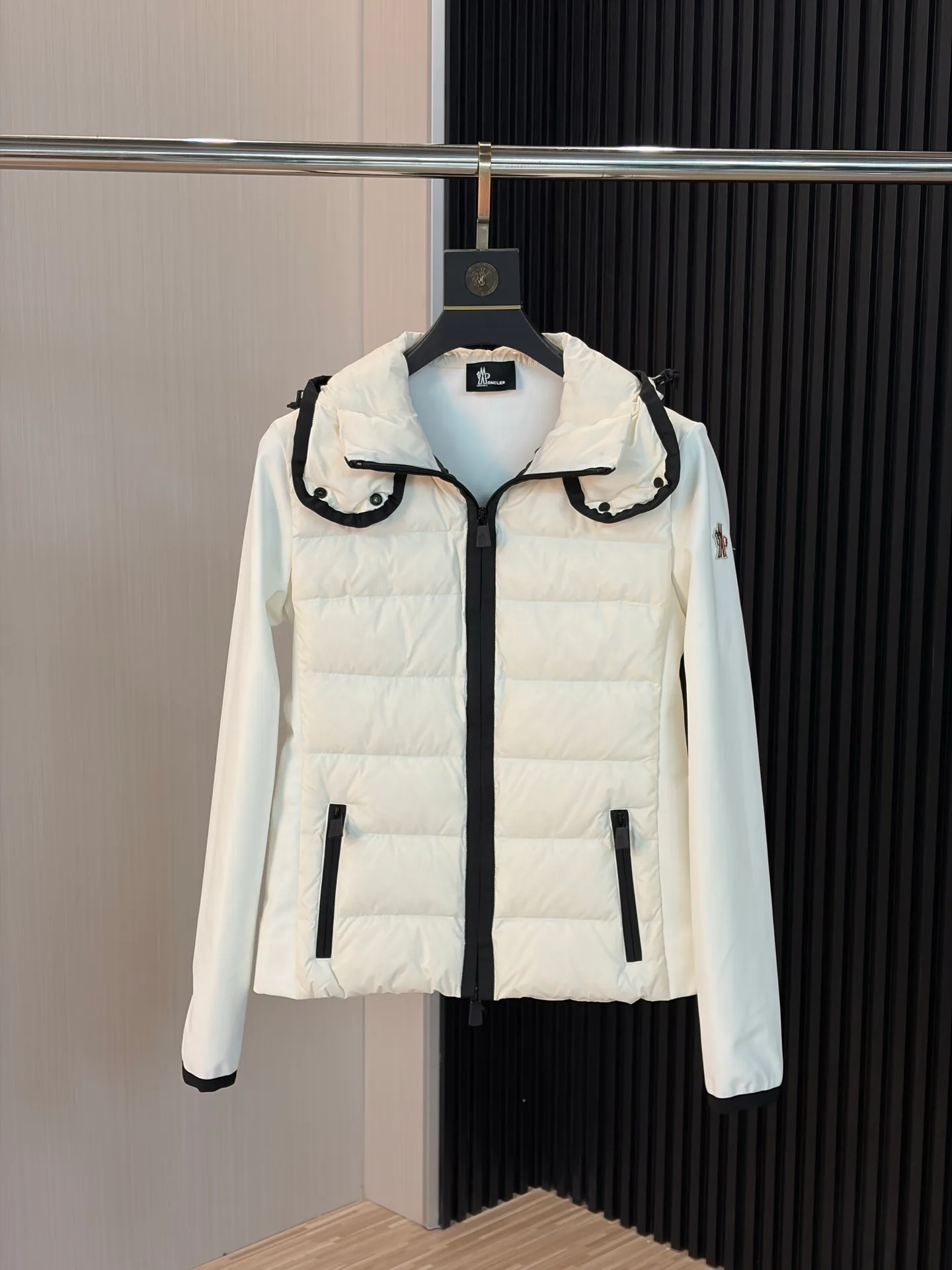 Куртки И Пуховики Женские Moncler 18773209