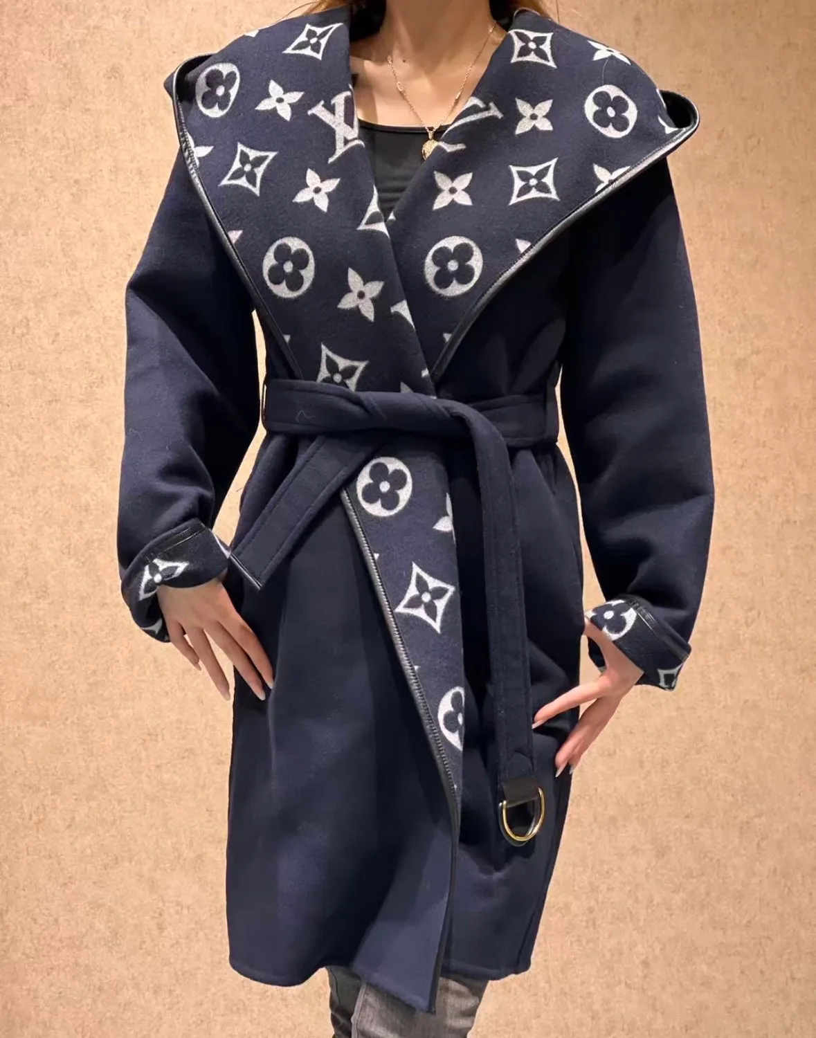 Пальто Женские Louis Vuitton 19648898