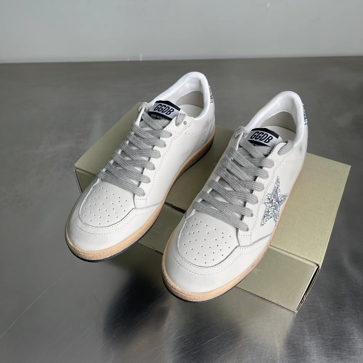 Кроссовки Женские Golden Goose 18039606
