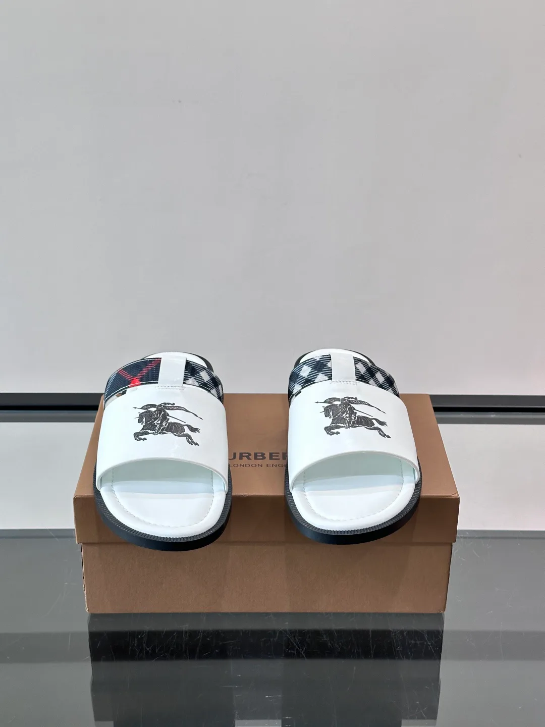 Сандалии Мужские Burberry 13546930