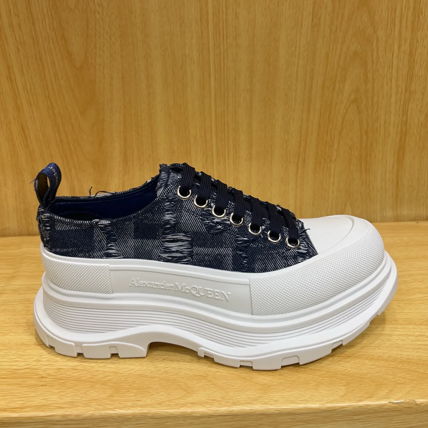 Кроссовки Женские Alexander Mcqueen 17545304