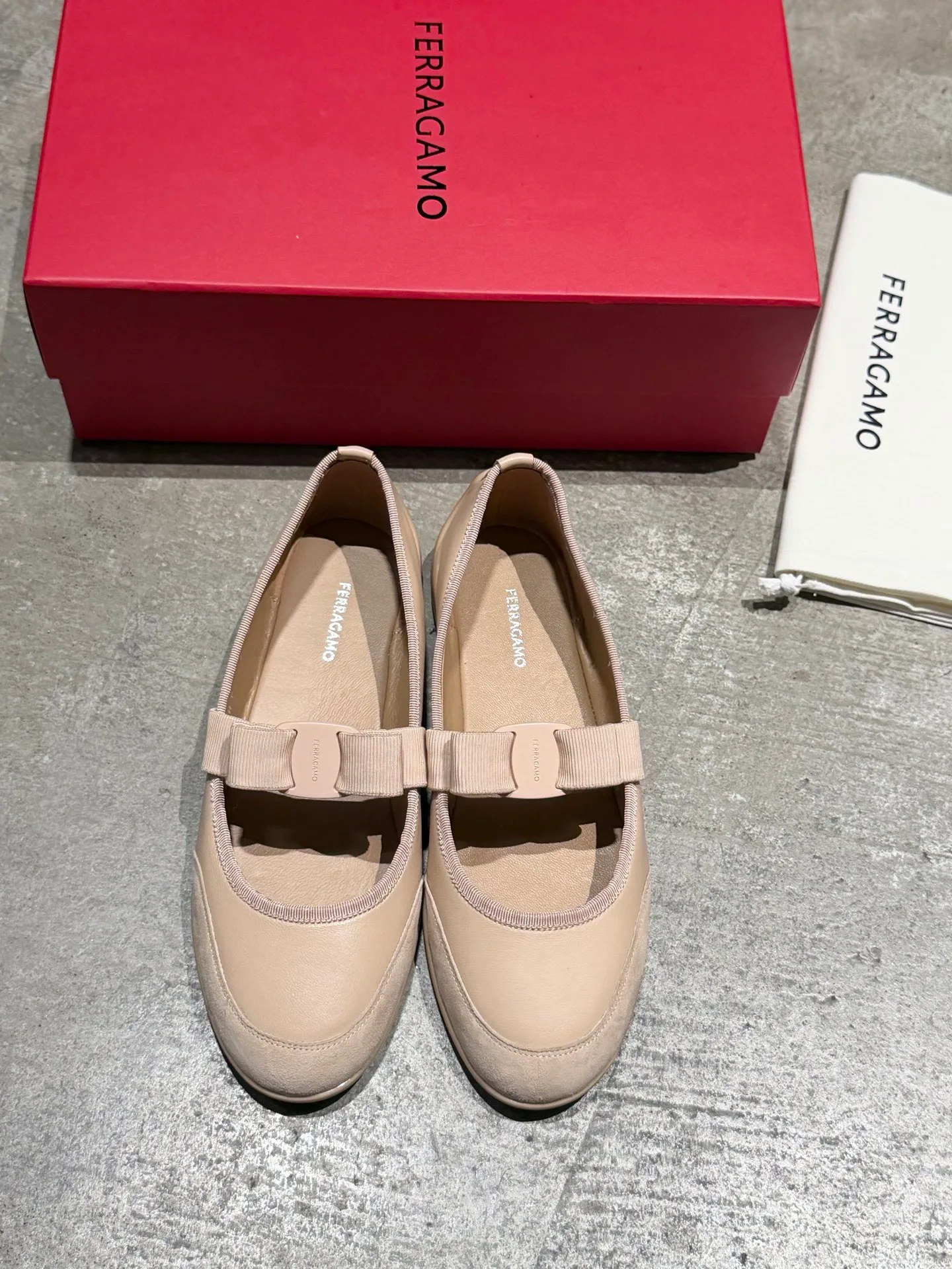 Балетки Женские Salvatore Ferragamo 18357228