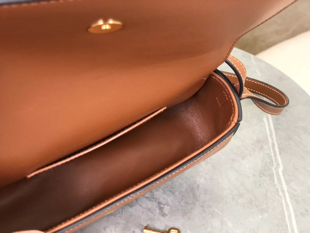 Сумки На Ремне Женские Celine 133537