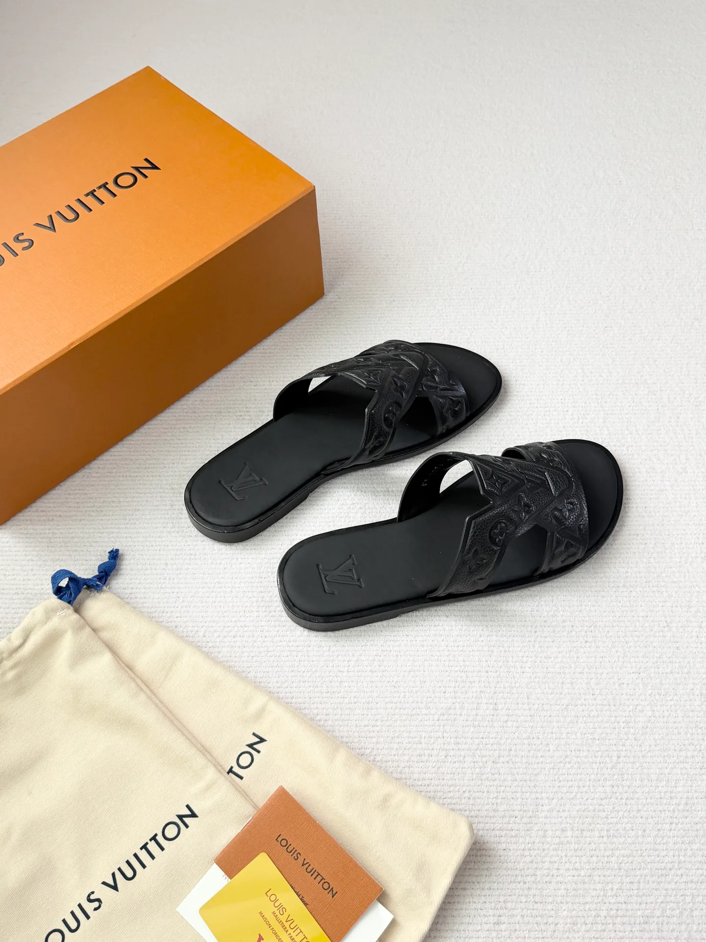 Шлепанцы Женские Louis Vuitton 15399505