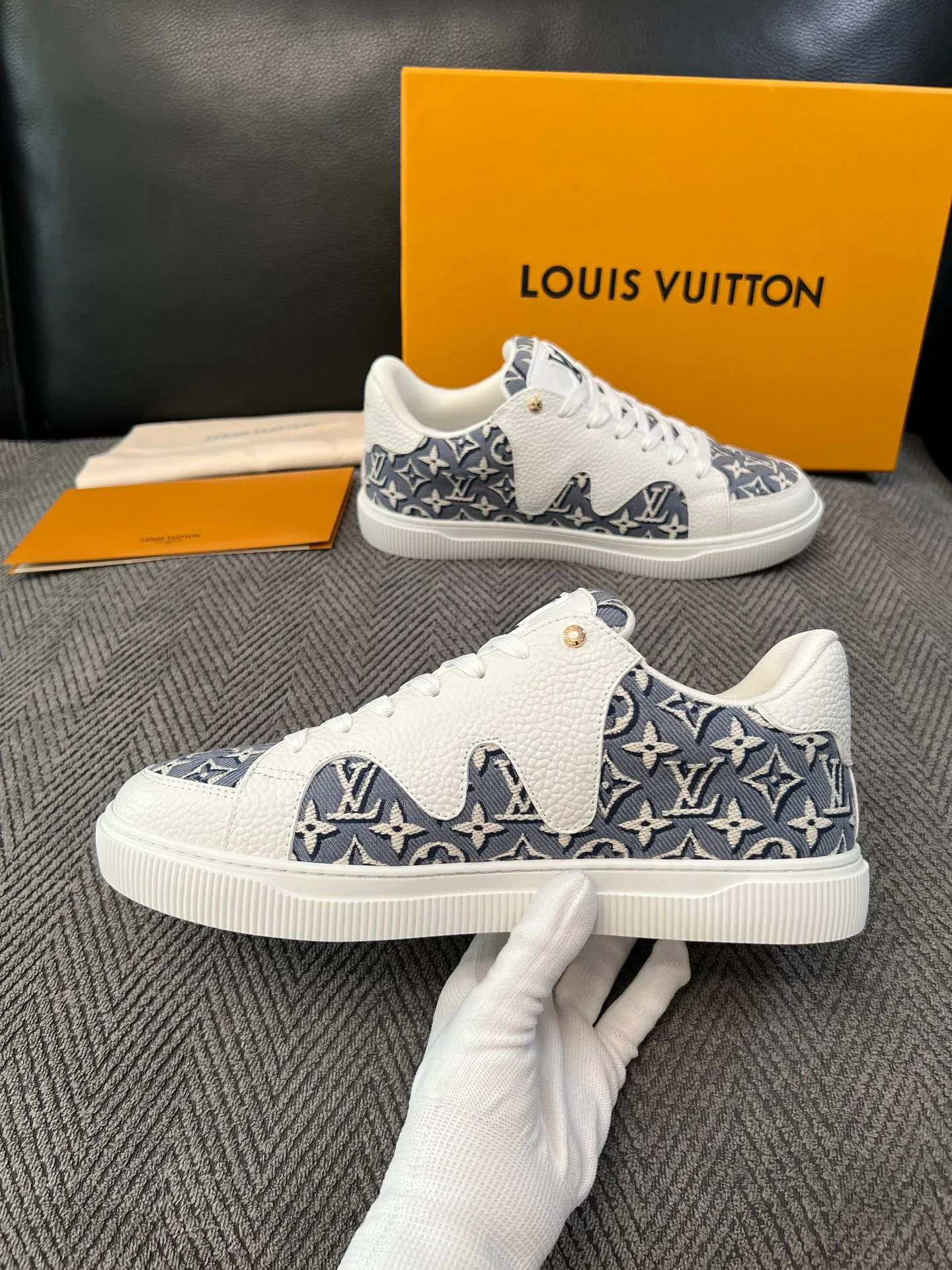 Кроссовки Женские Louis Vuitton 18592288