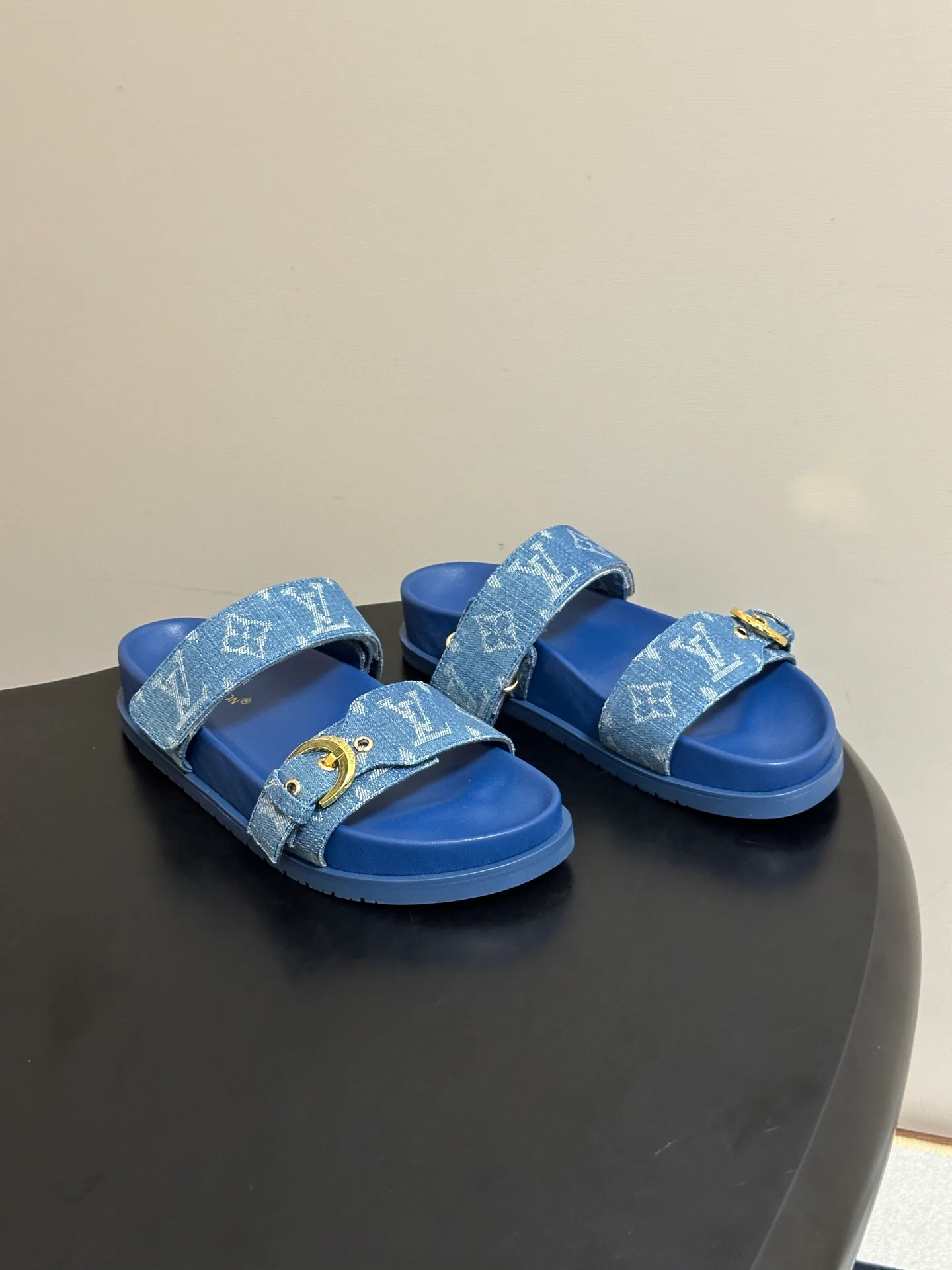 Шлепанцы Женские Louis Vuitton 18049597