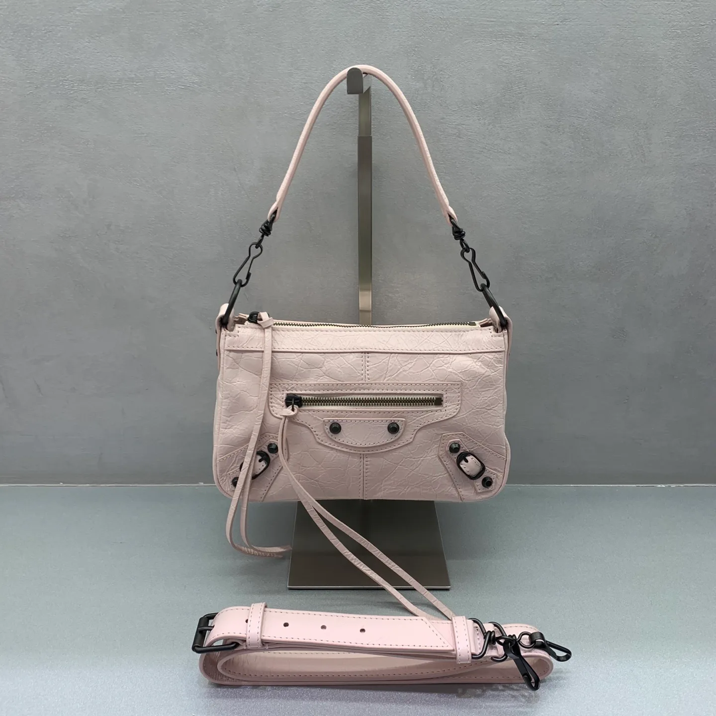 Сумки На Ремне Женские Balenciaga 17359732