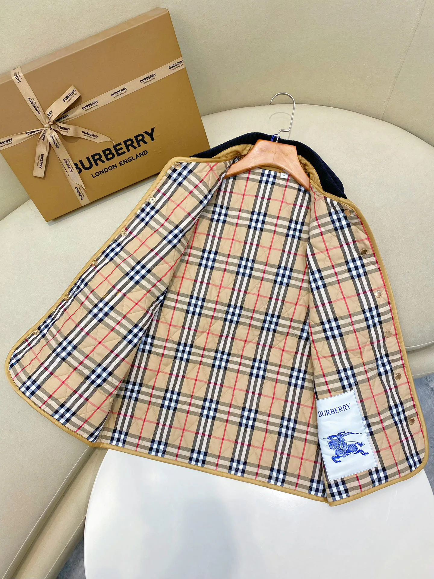 Куртки И Пуховики Женские Burberry 2420430