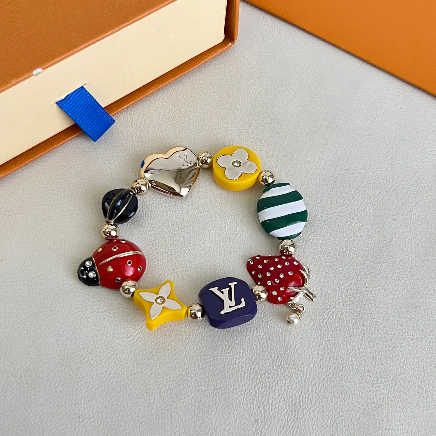 Бижутерия Louis Vuitton 17734044