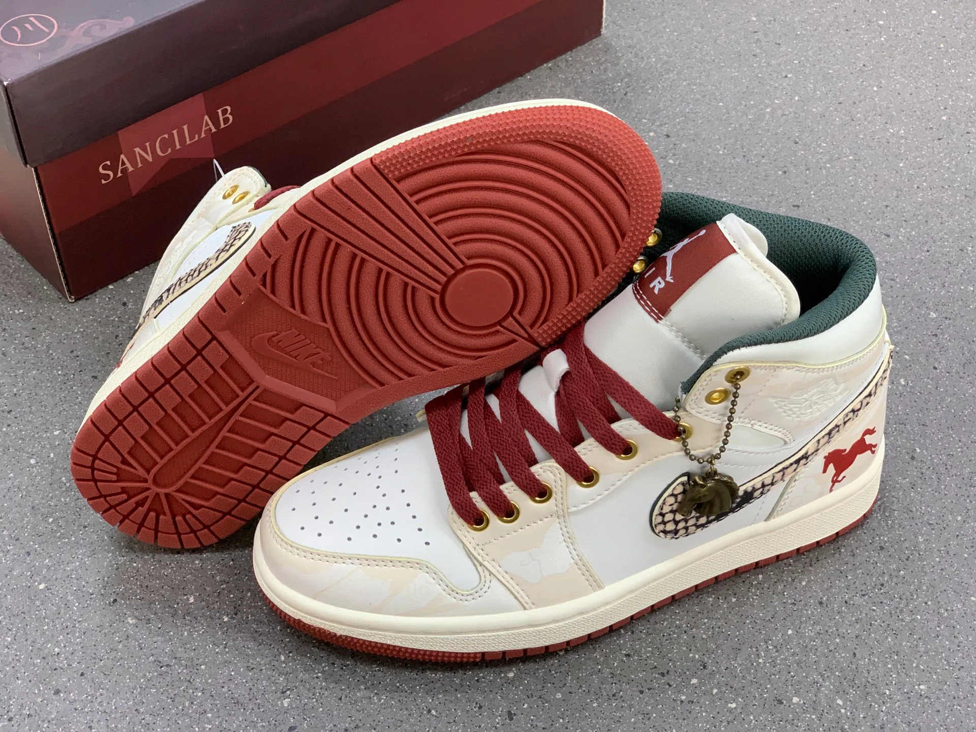 Кроссовки Женские Air Jordan 839921