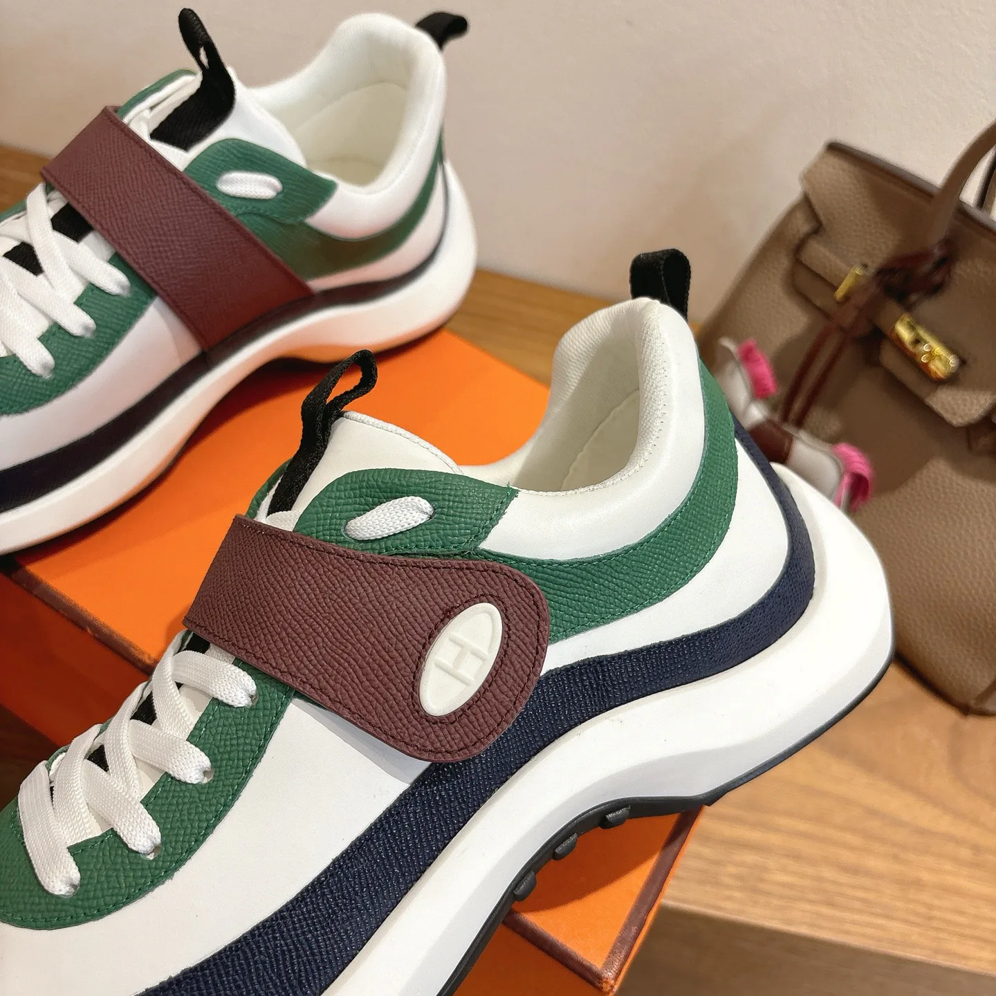 Кроссовки Женские Hermes 10189079