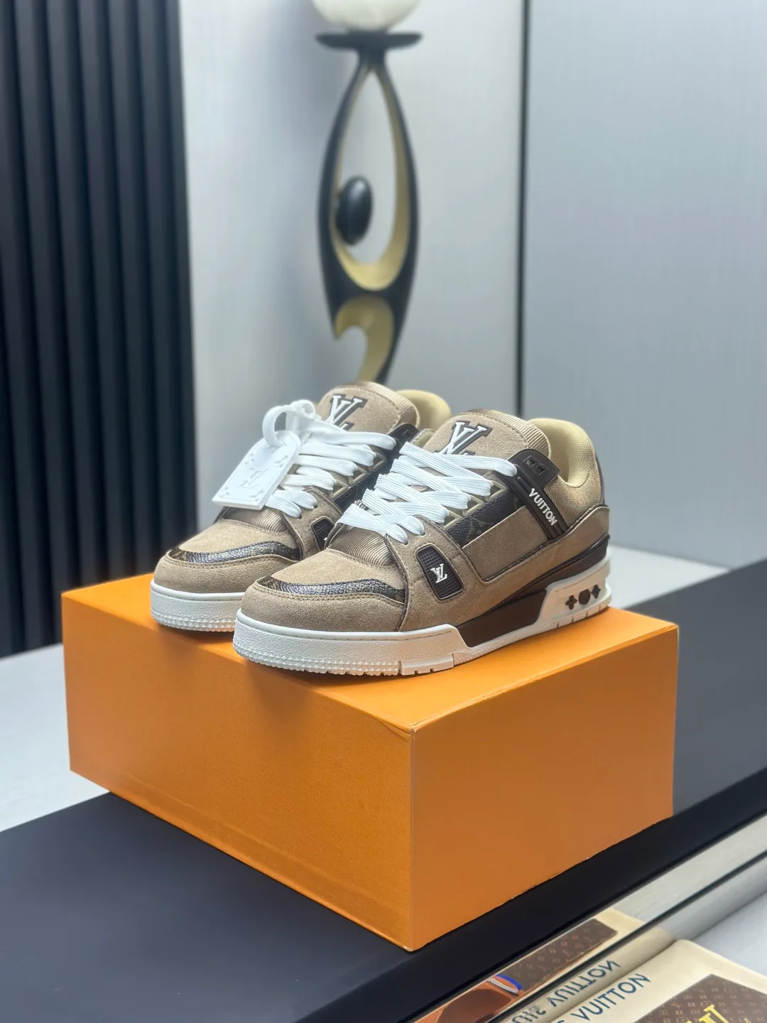 Кроссовки Женские Louis Vuitton 18011614