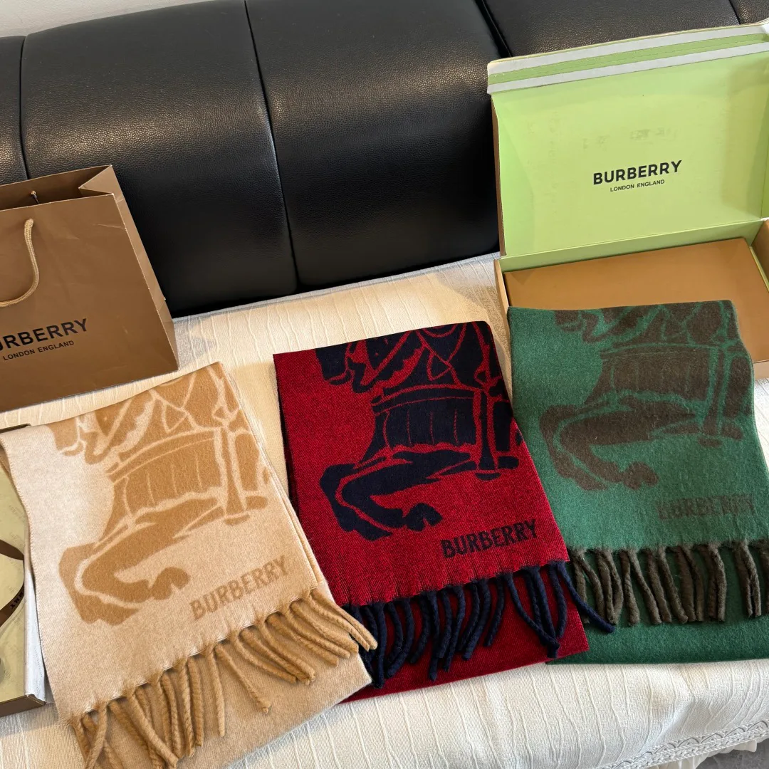Шарфы Burberry 18449896