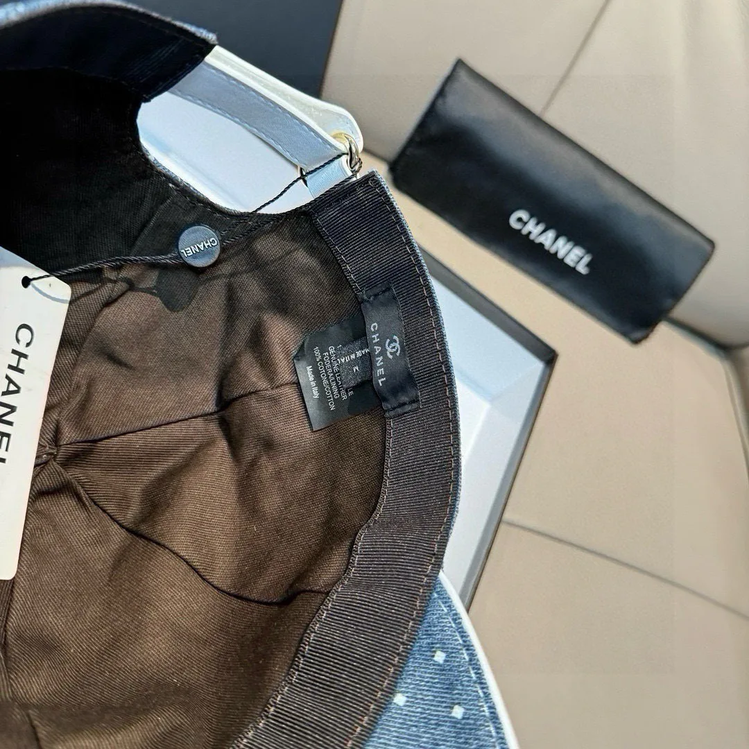 Головные Уборы Chanel 18347067