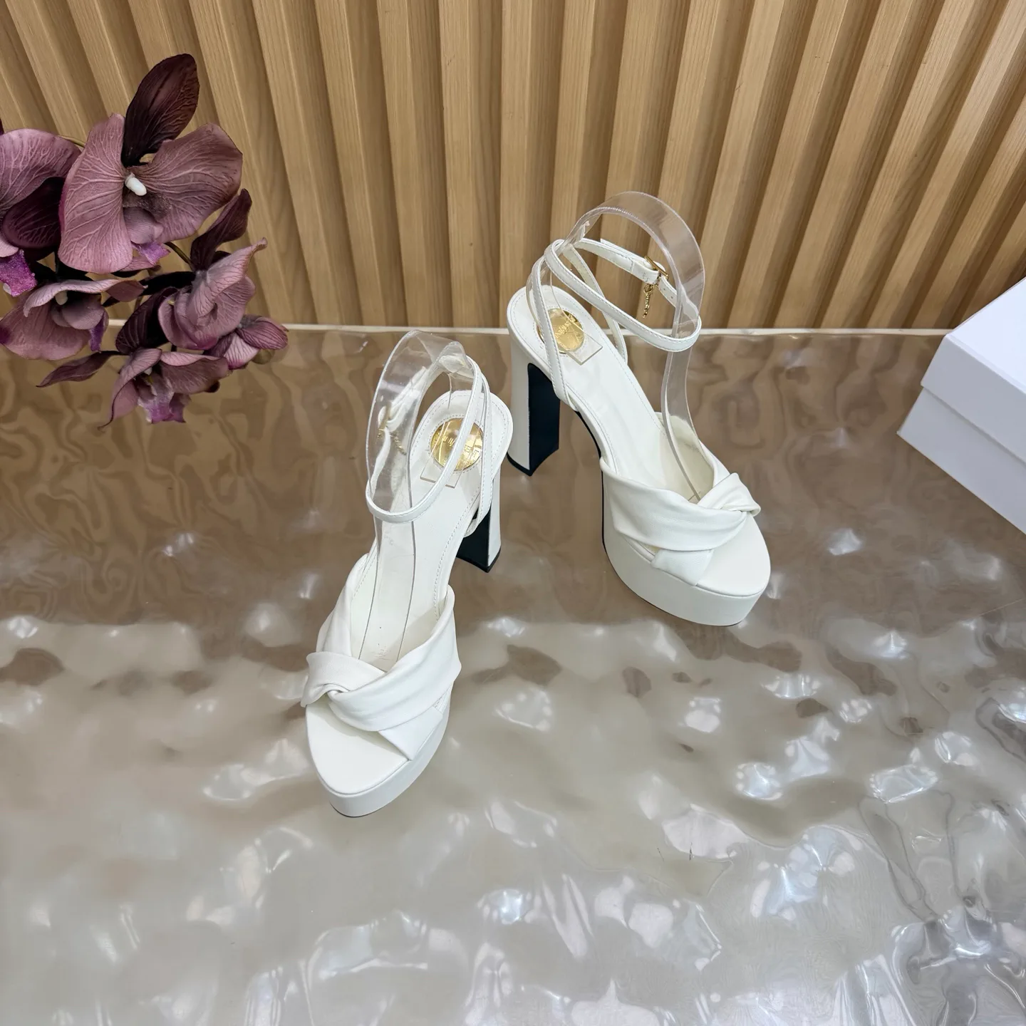 Босоножки Женские Saint Laurent 18235640
