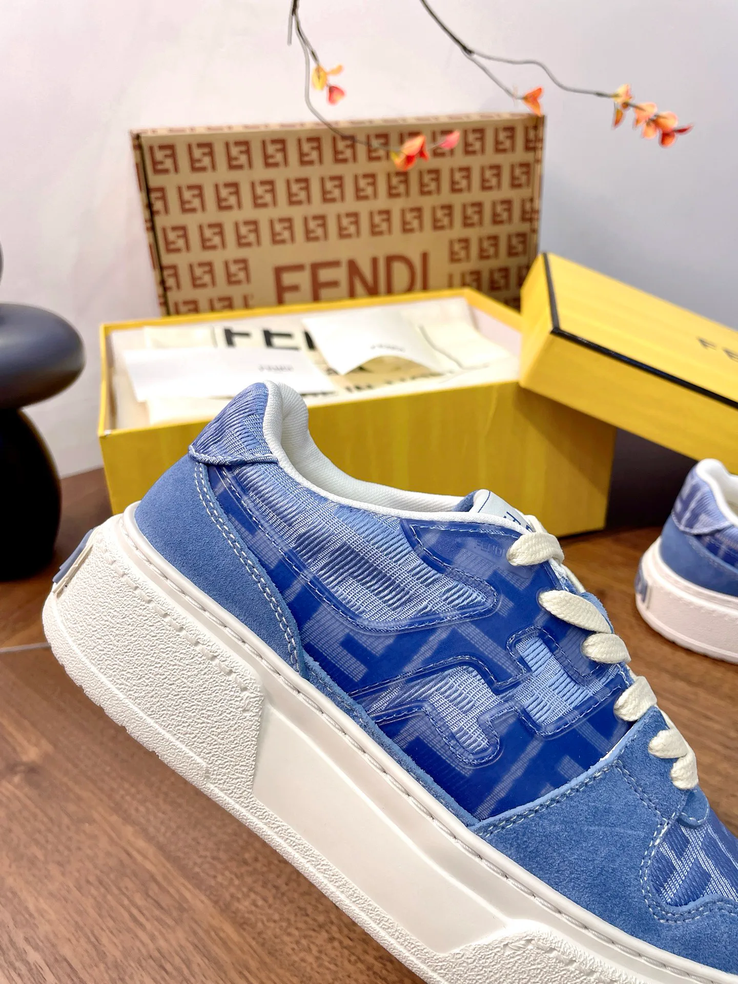 Кроссовки Женские Fendi 17957342