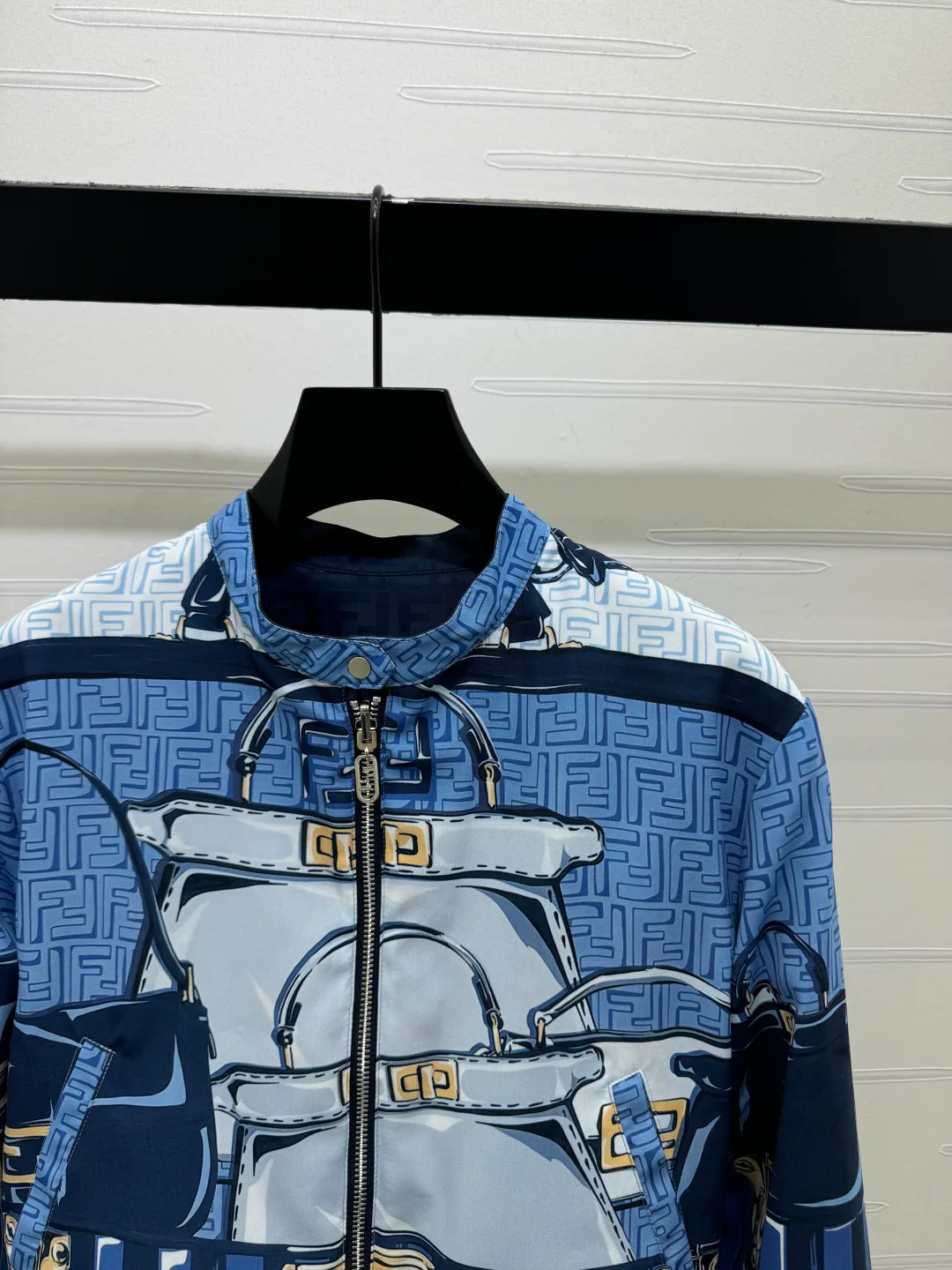 Куртки И Пуховики Женские Fendi 18333053