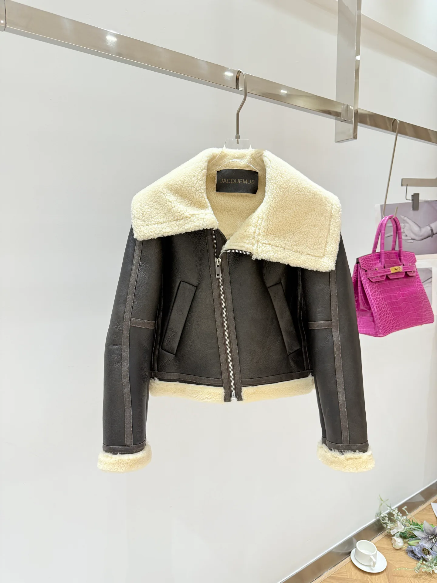 Кожаные Куртки И Дублёнки Женские Jacquemus 18082984