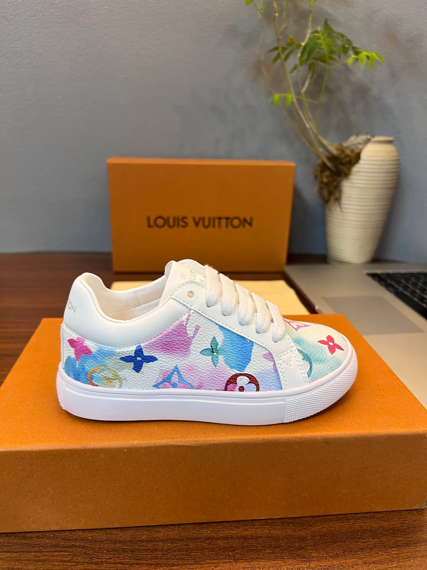 Кроссовки Женские Louis Vuitton 18077544