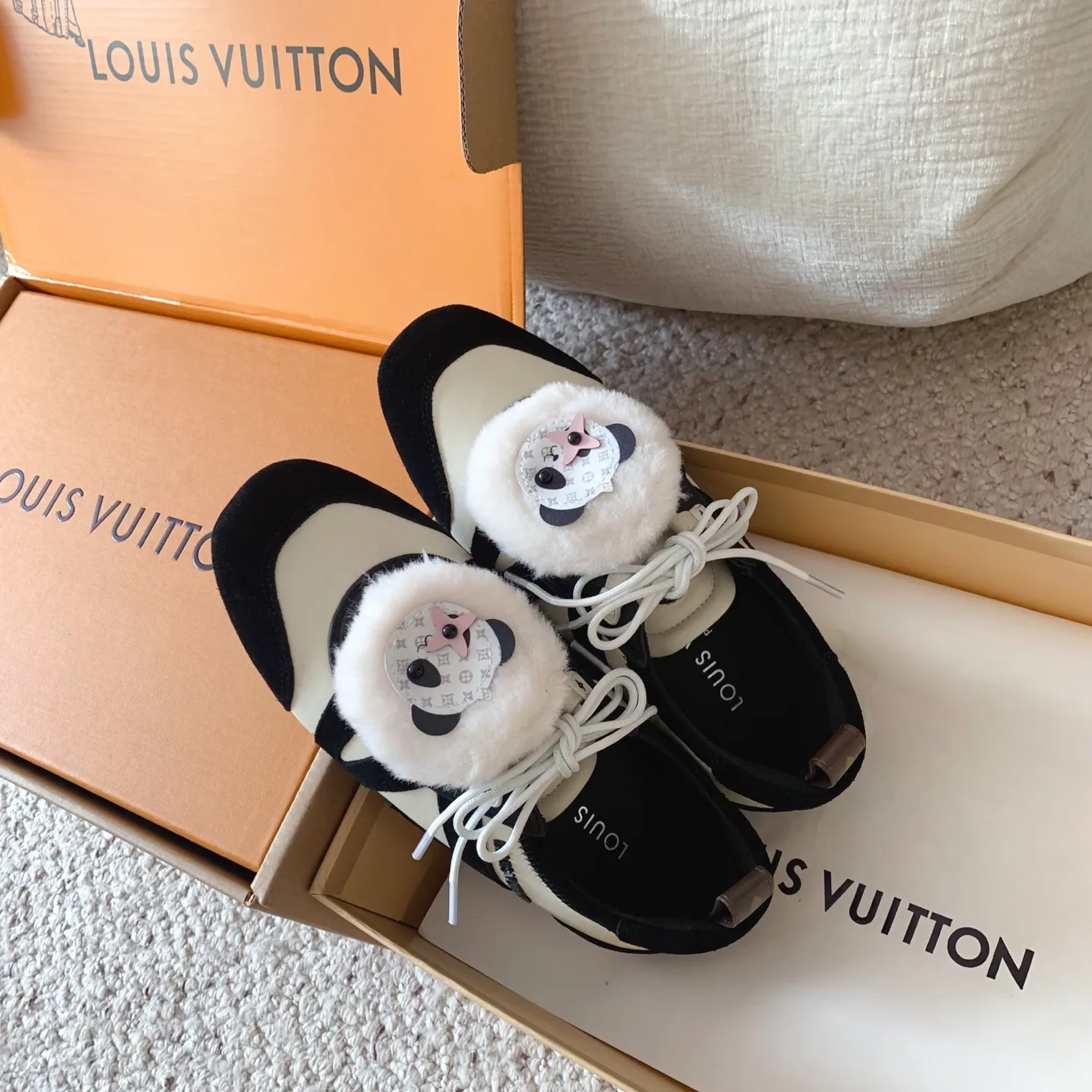 Кроссовки Женские Louis Vuitton 18375801